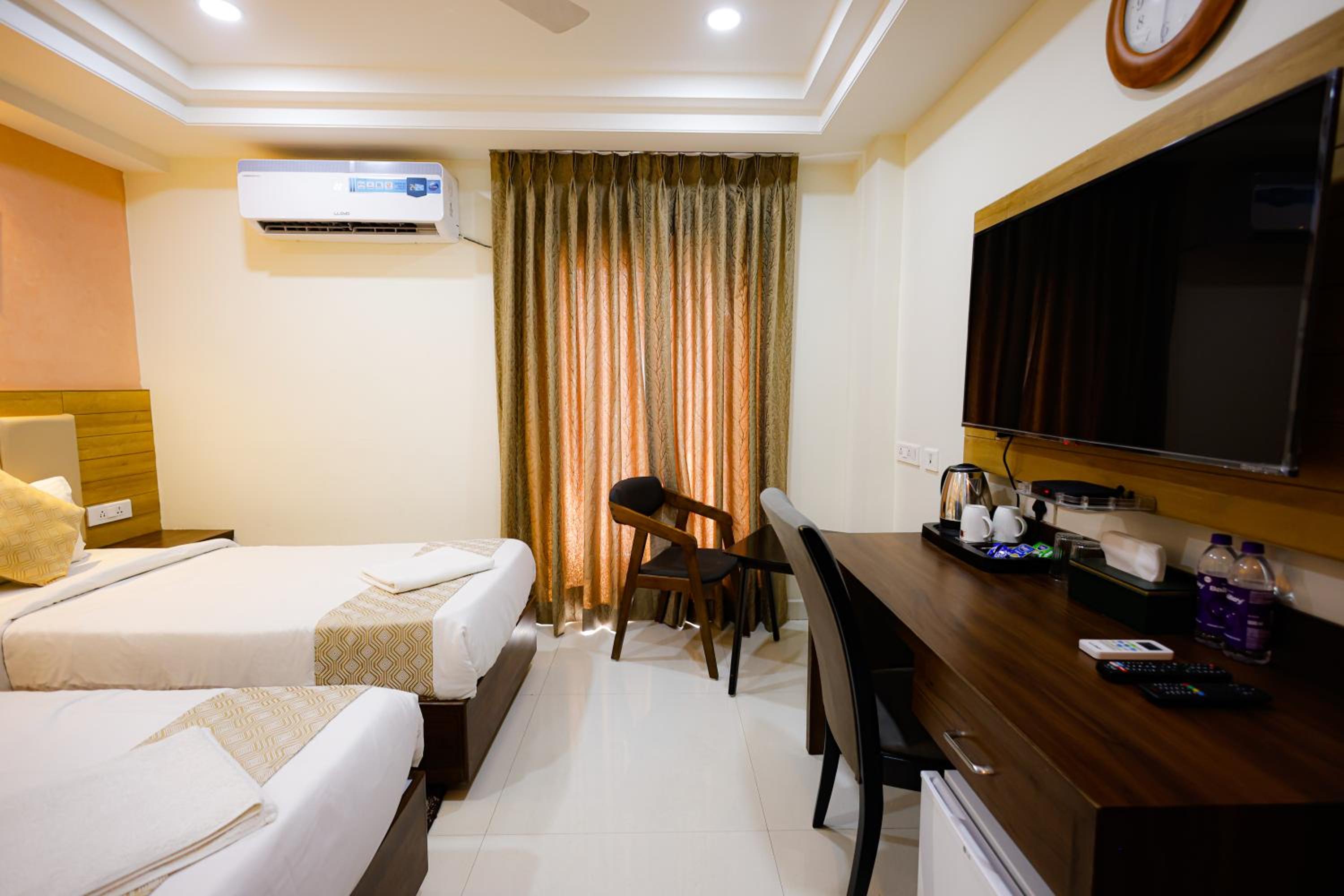 Deluxe Twin Room (10% off on F&B) - Photo 10