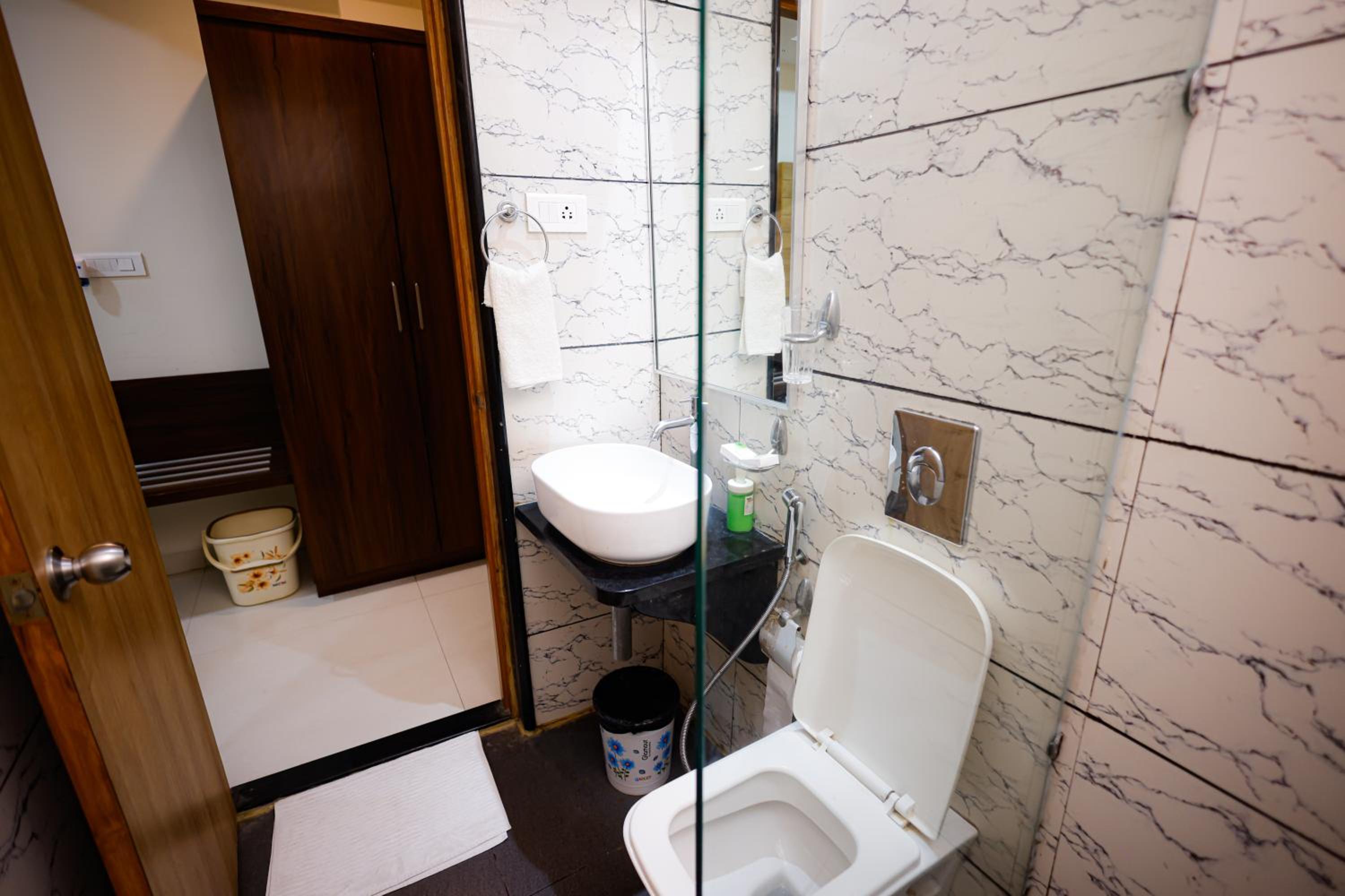 Deluxe Twin Room (10% off on F&B) - Photo 3