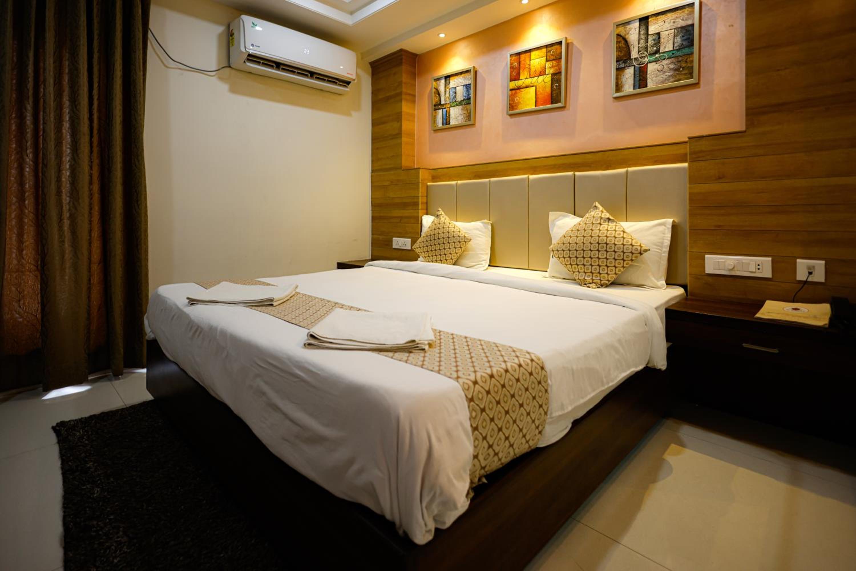 Deluxe Double Room with Balcony (10% off on F&B) - Photo 20