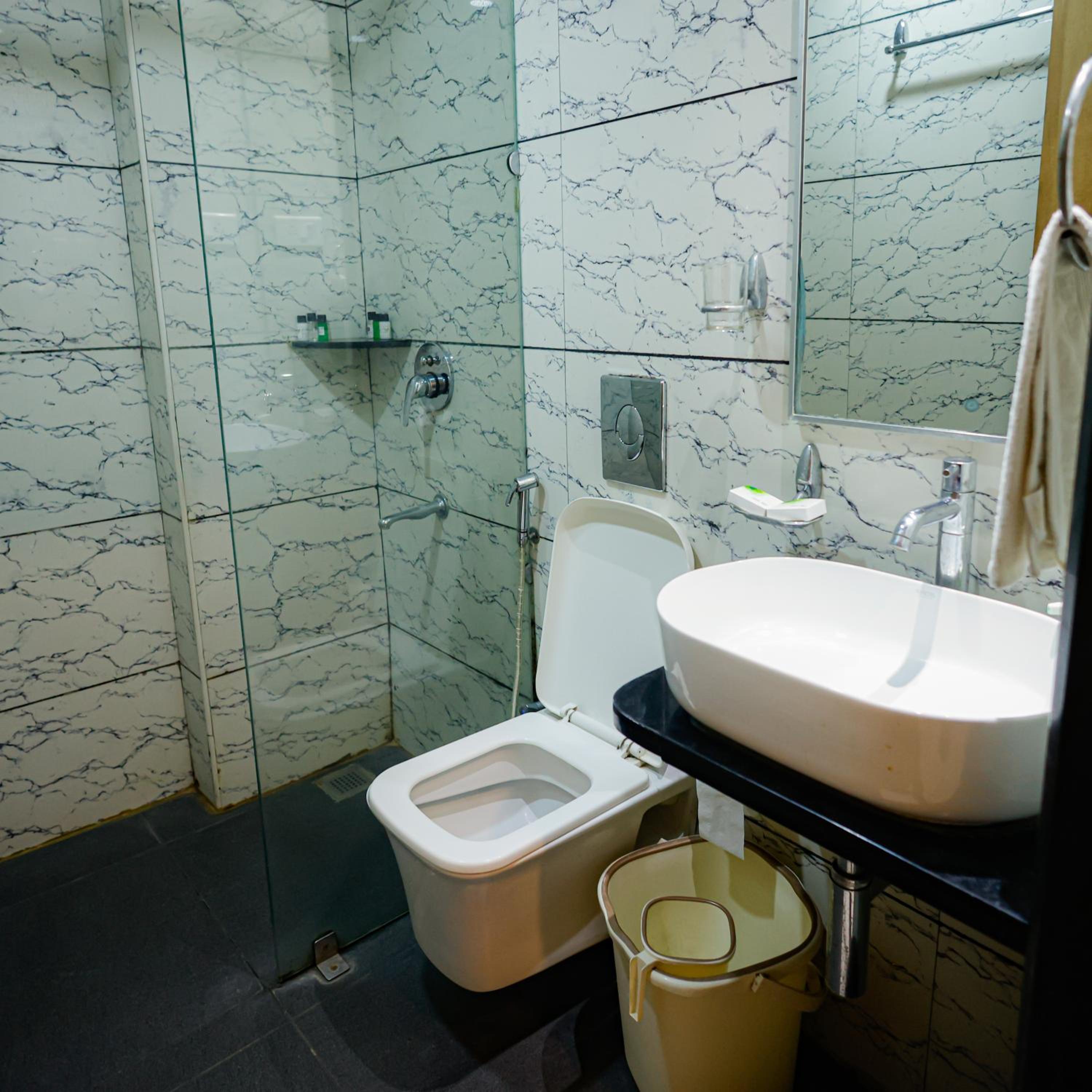 Deluxe Double Room with Balcony (10% off on F&B) - Photo 10