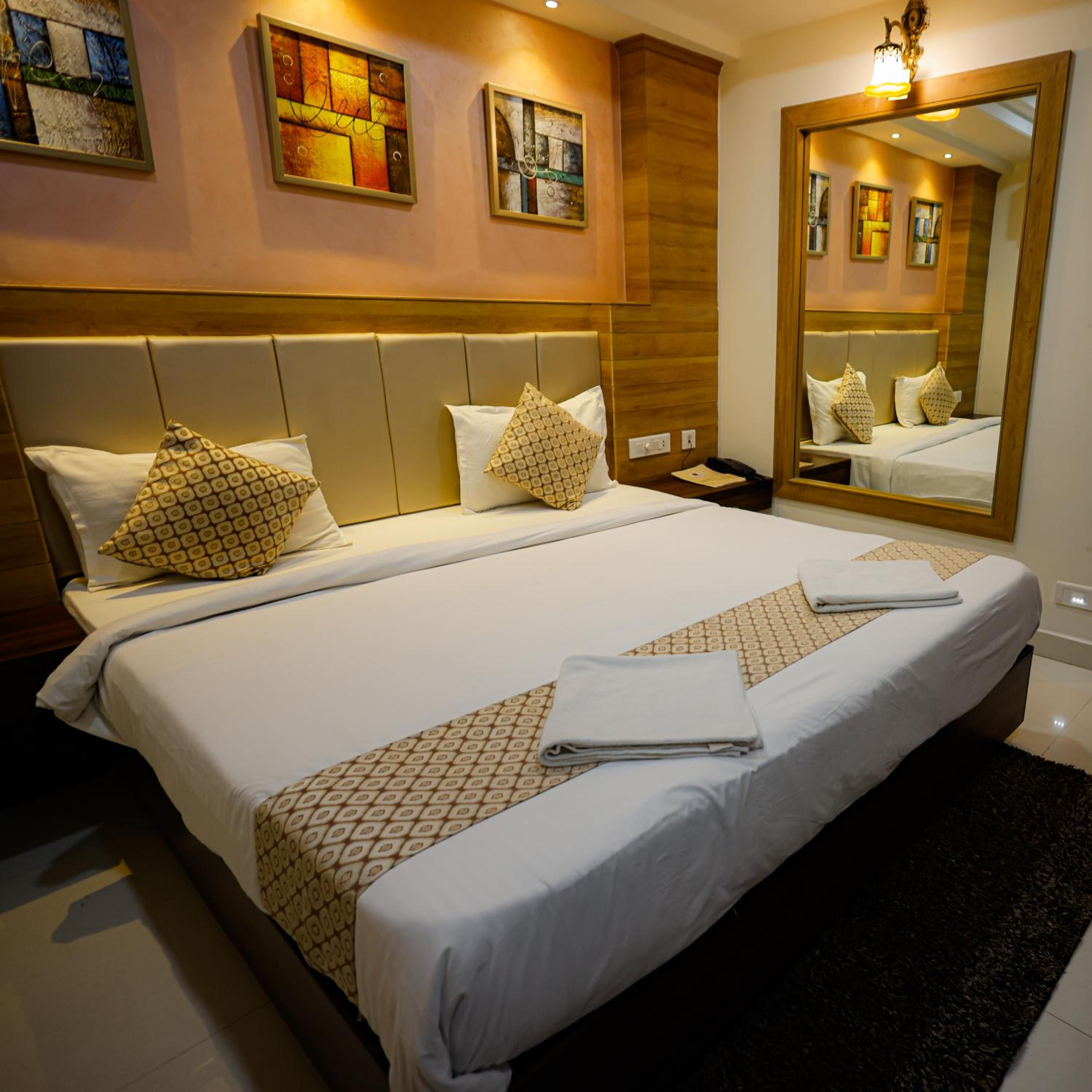 Deluxe Double Room with Balcony (10% off on F&B) - Photo 12