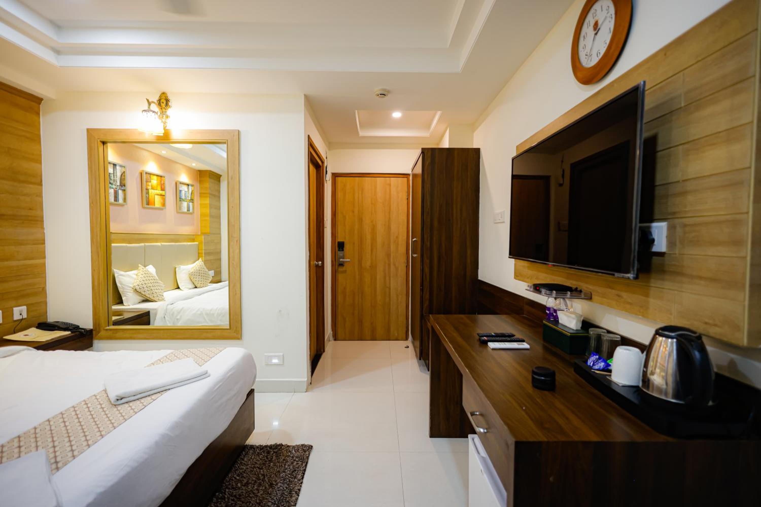 Deluxe Double Room with Balcony (10% off on F&B) - Photo 8