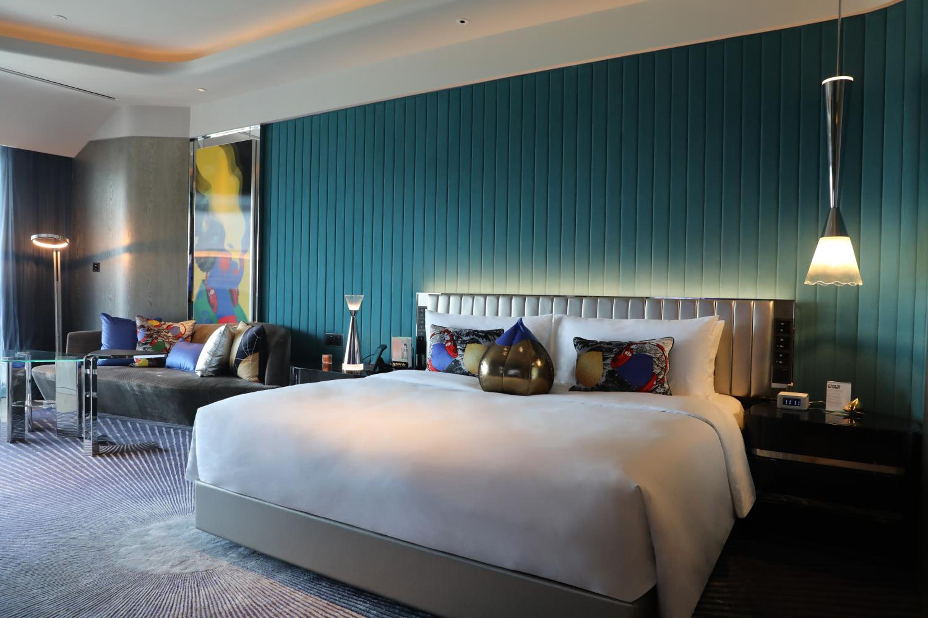 Wonderful, Guest room, 1 King, City view, Balcony