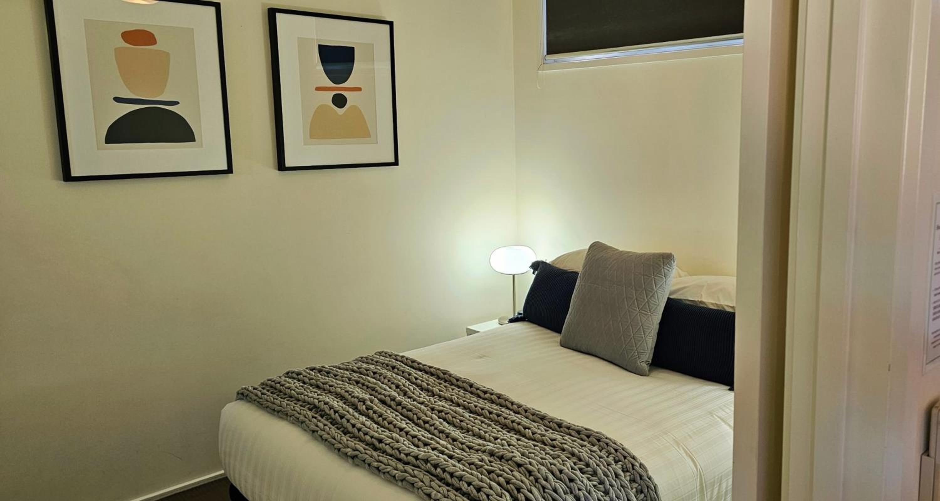 One-Bedroom Apartment photo 2