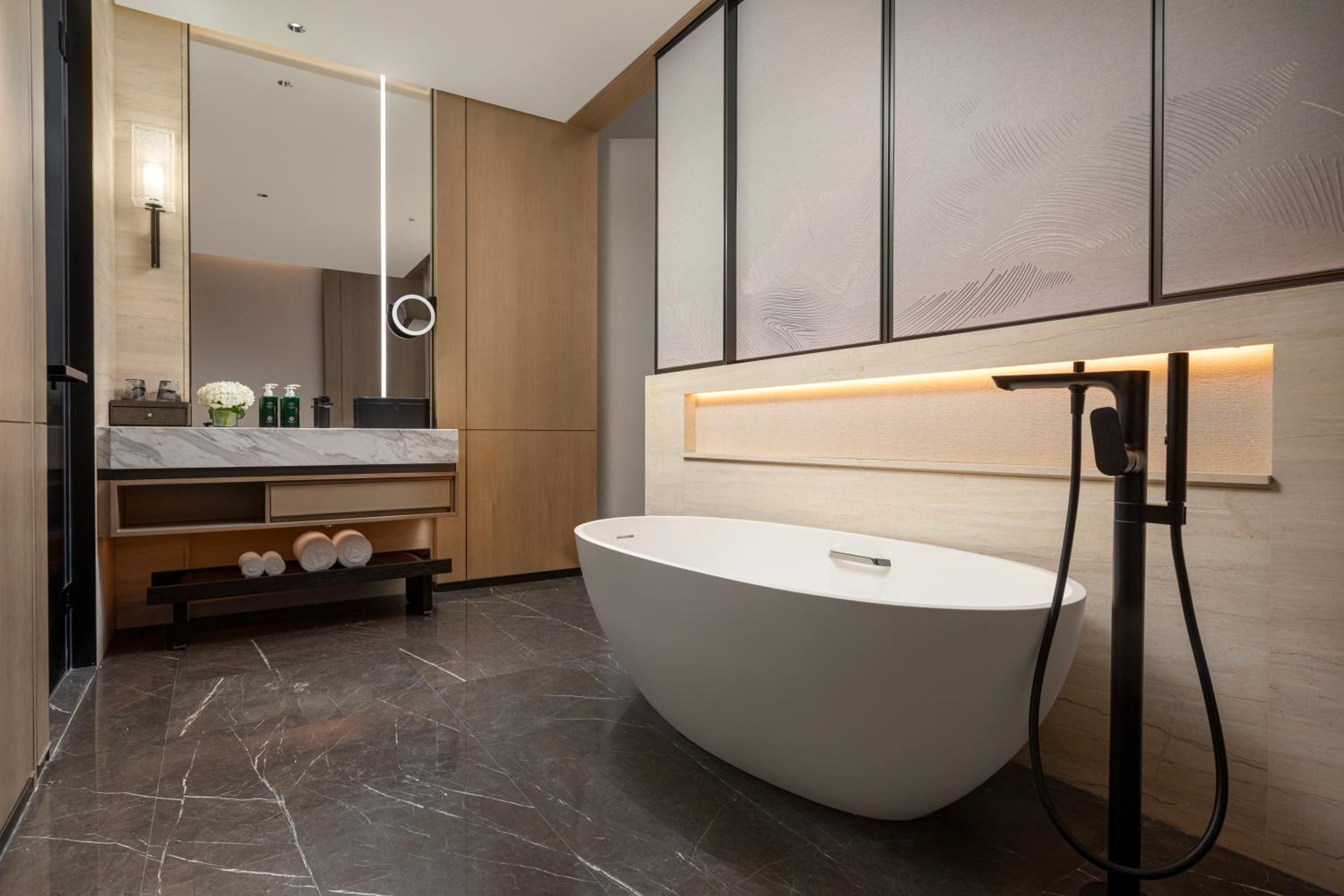 Standard King Room with Courtyard Access - Pet Friendly
