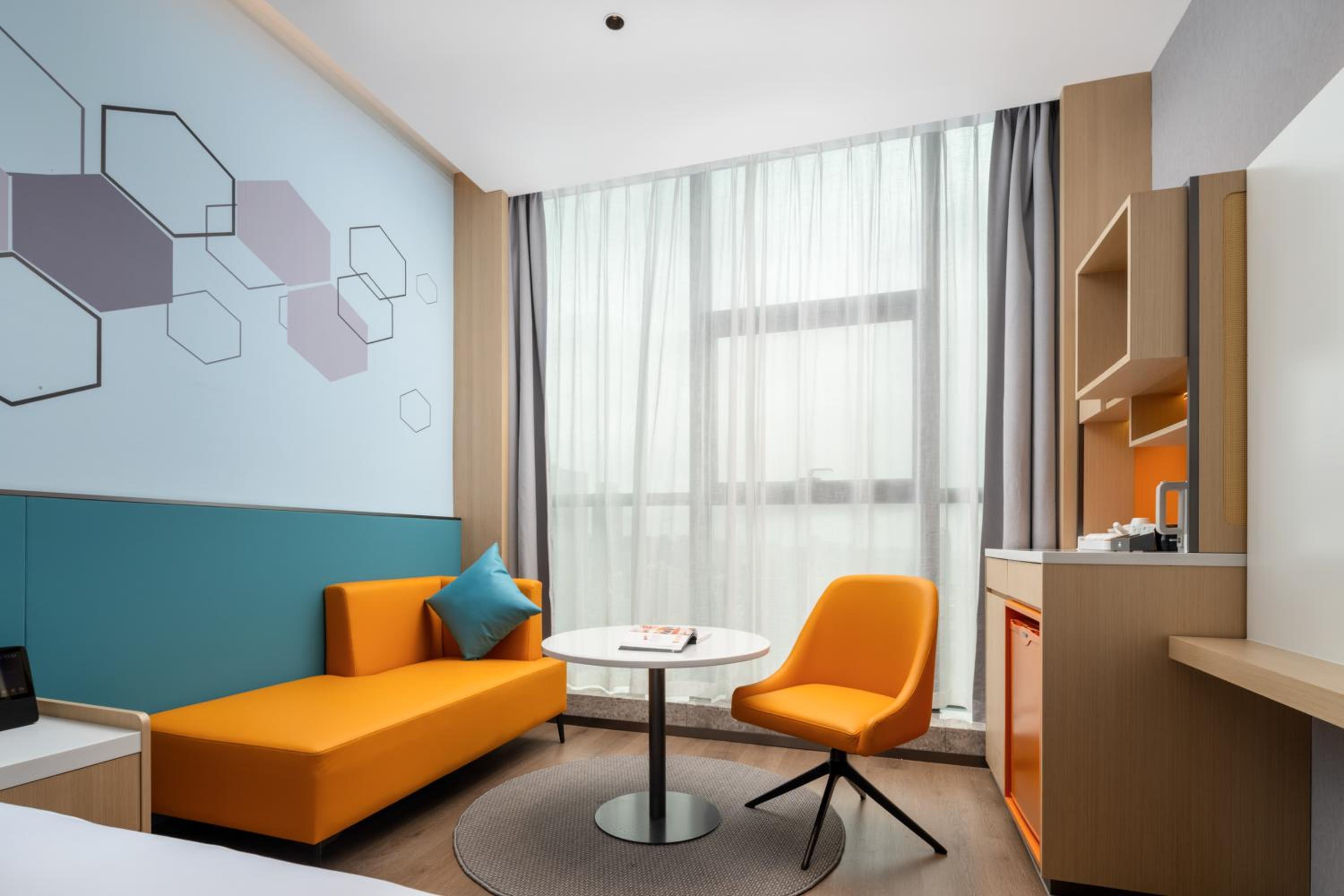 King Room with City View - Smoking photo 3