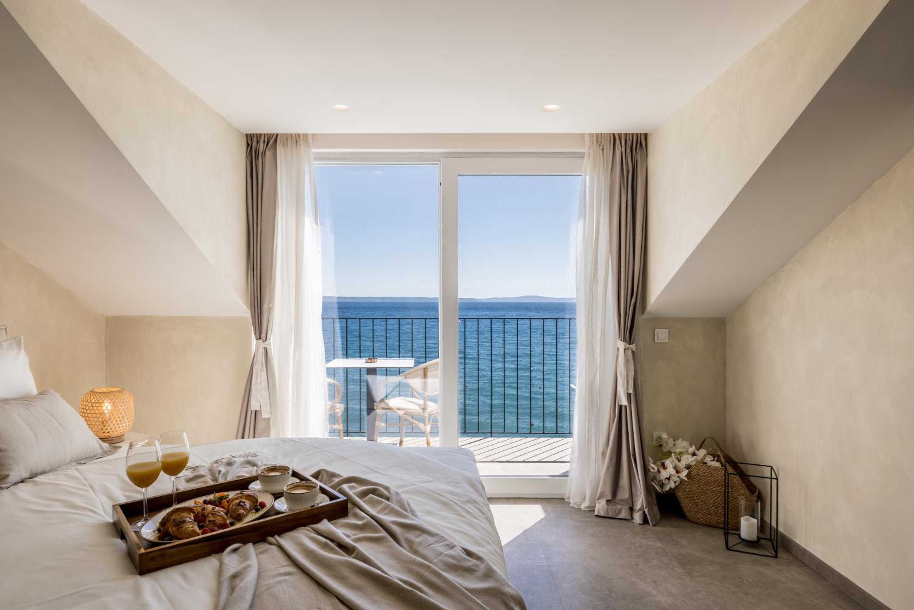 Double Room with Balcony and Sea View photo 3