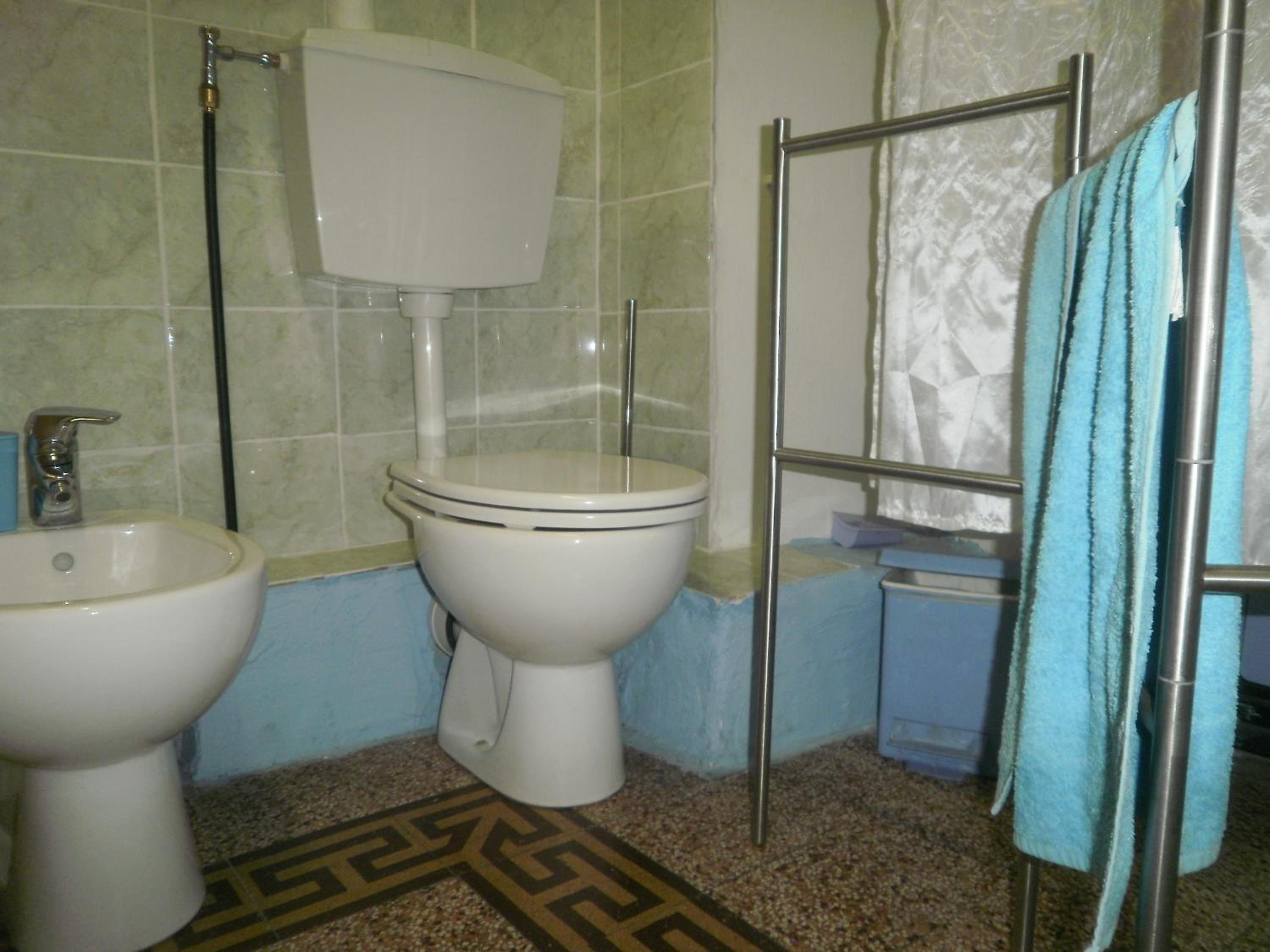 Quadruple Room with Private Bathroom - Photo 7