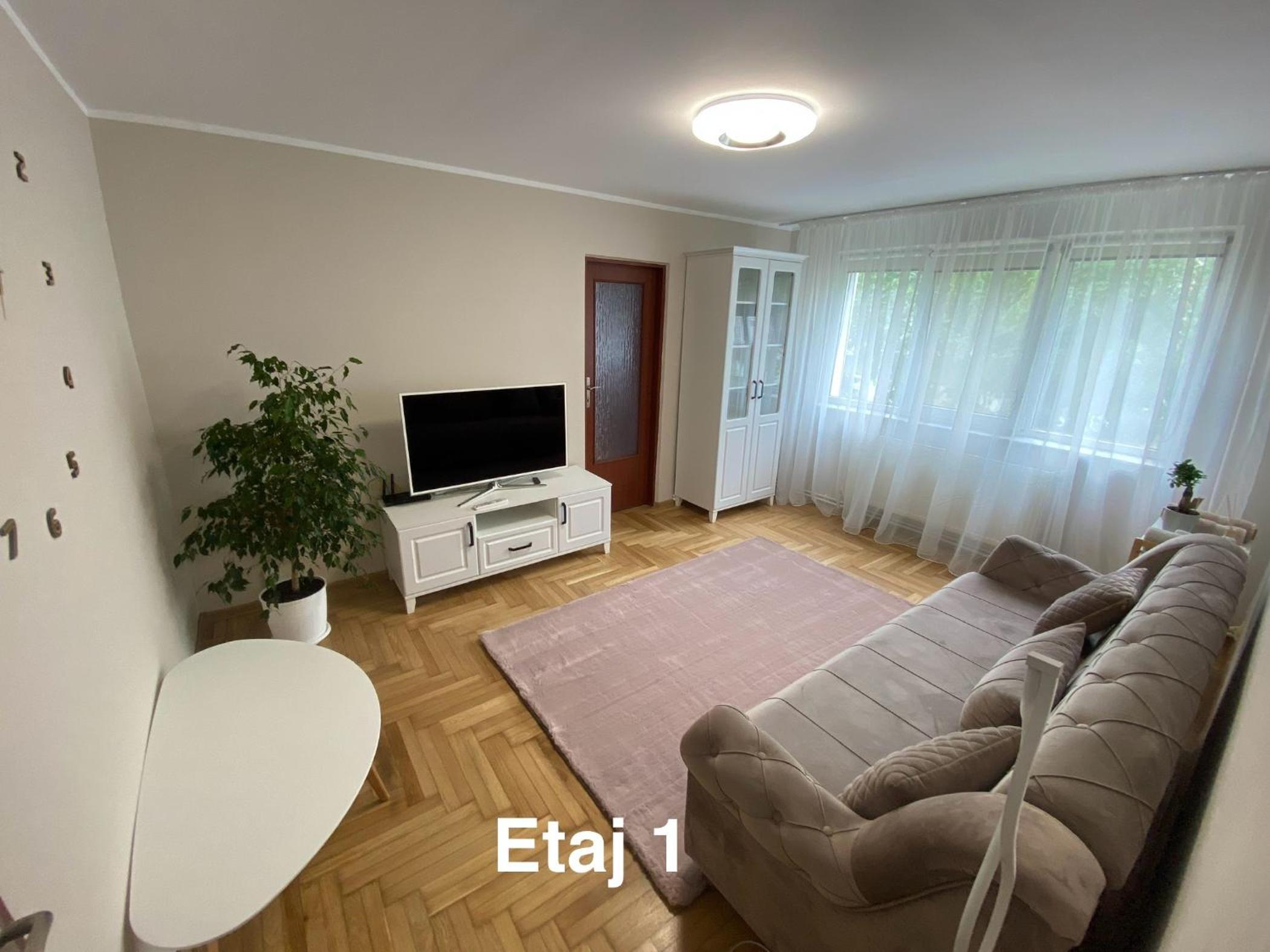 One-Bedroom Apartment photo 1