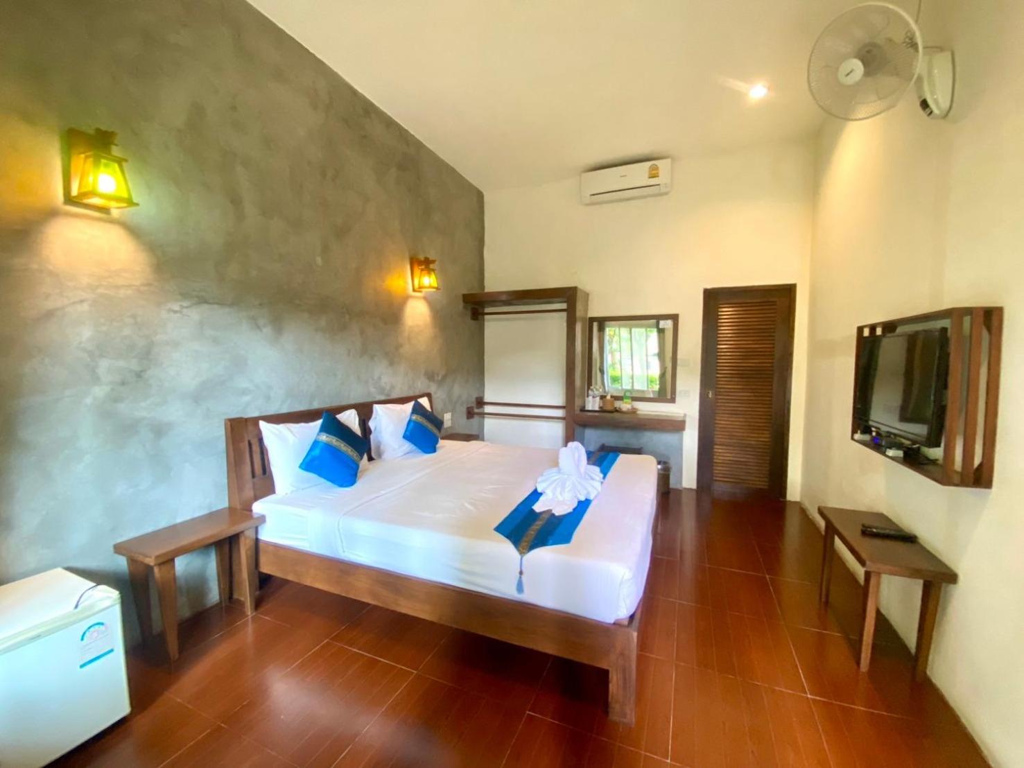 Deluxe King Room photo 2