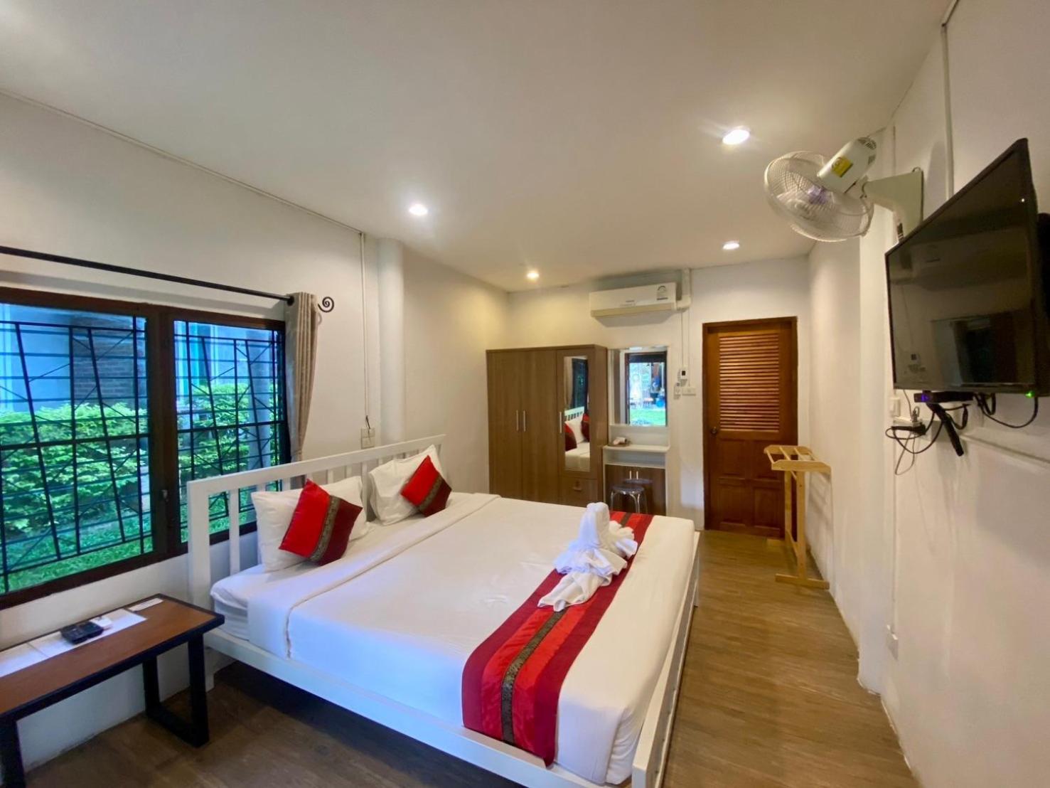 Deluxe King Room photo 3
