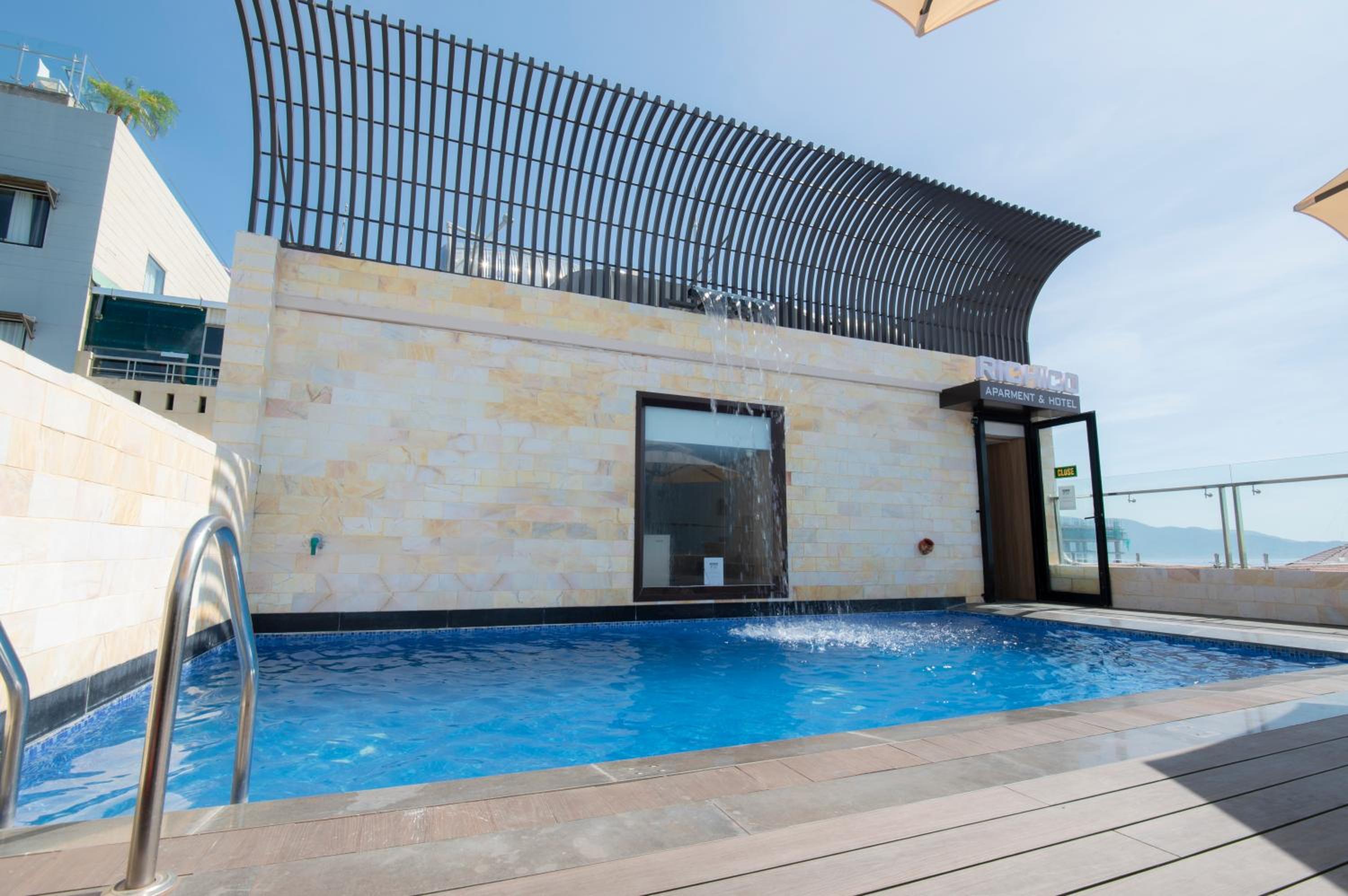 Deluxe Double Room (2 Adults + 1 Child)
