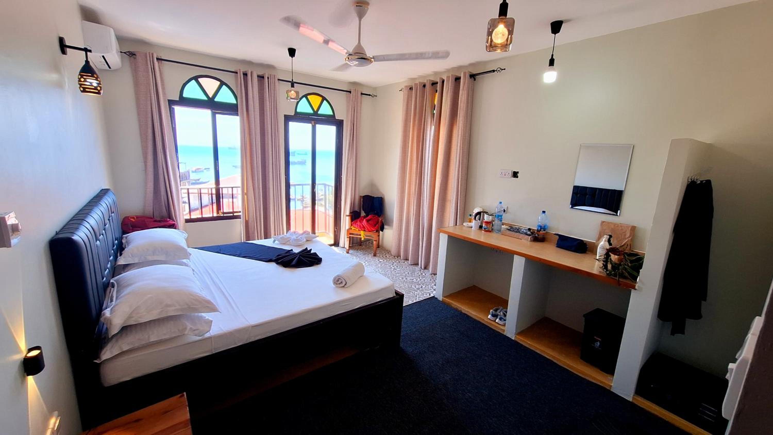 Deluxe Double Room with Balcony and Sea View - Photo 2