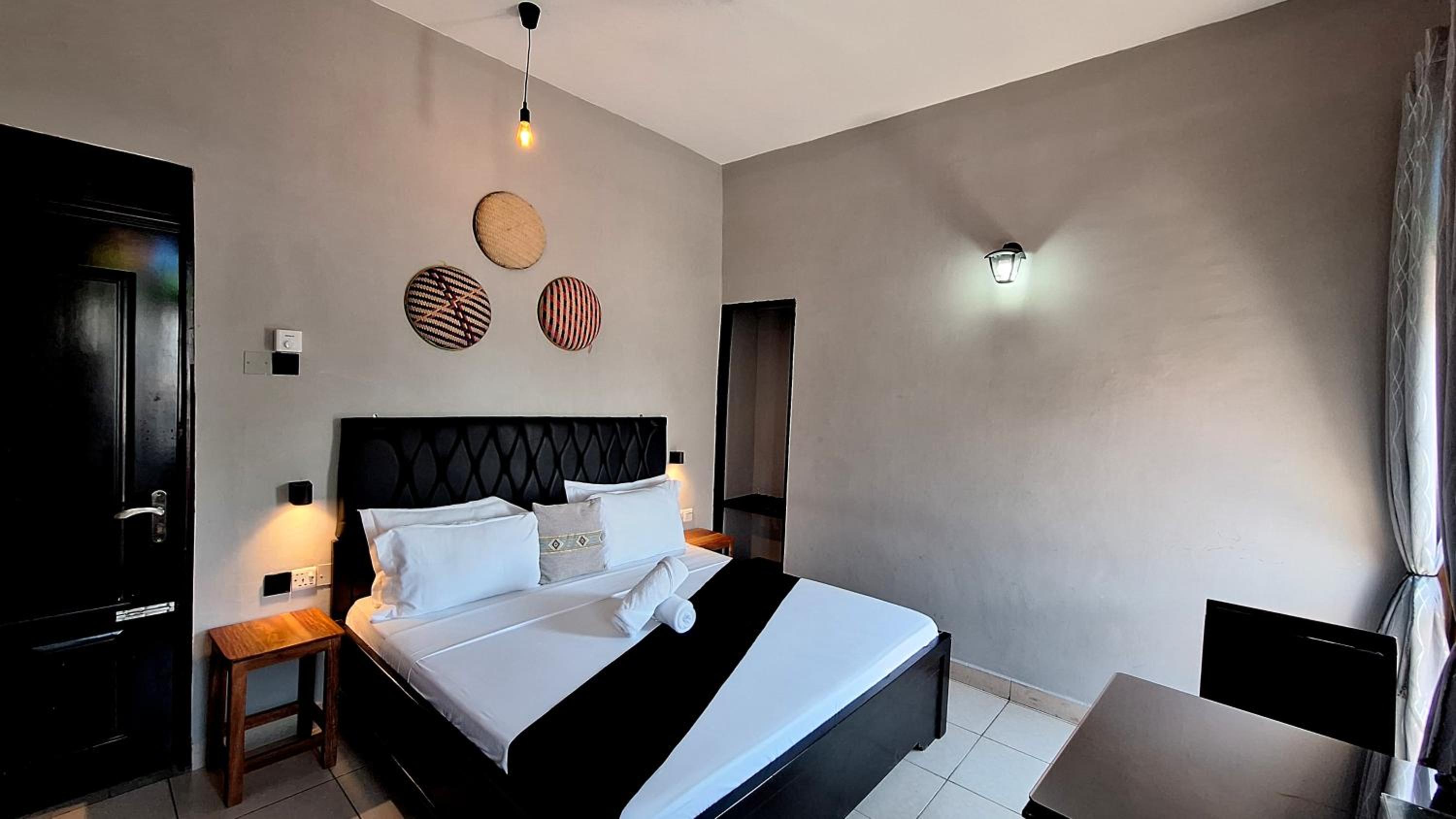 Standard King Room - Photo 4