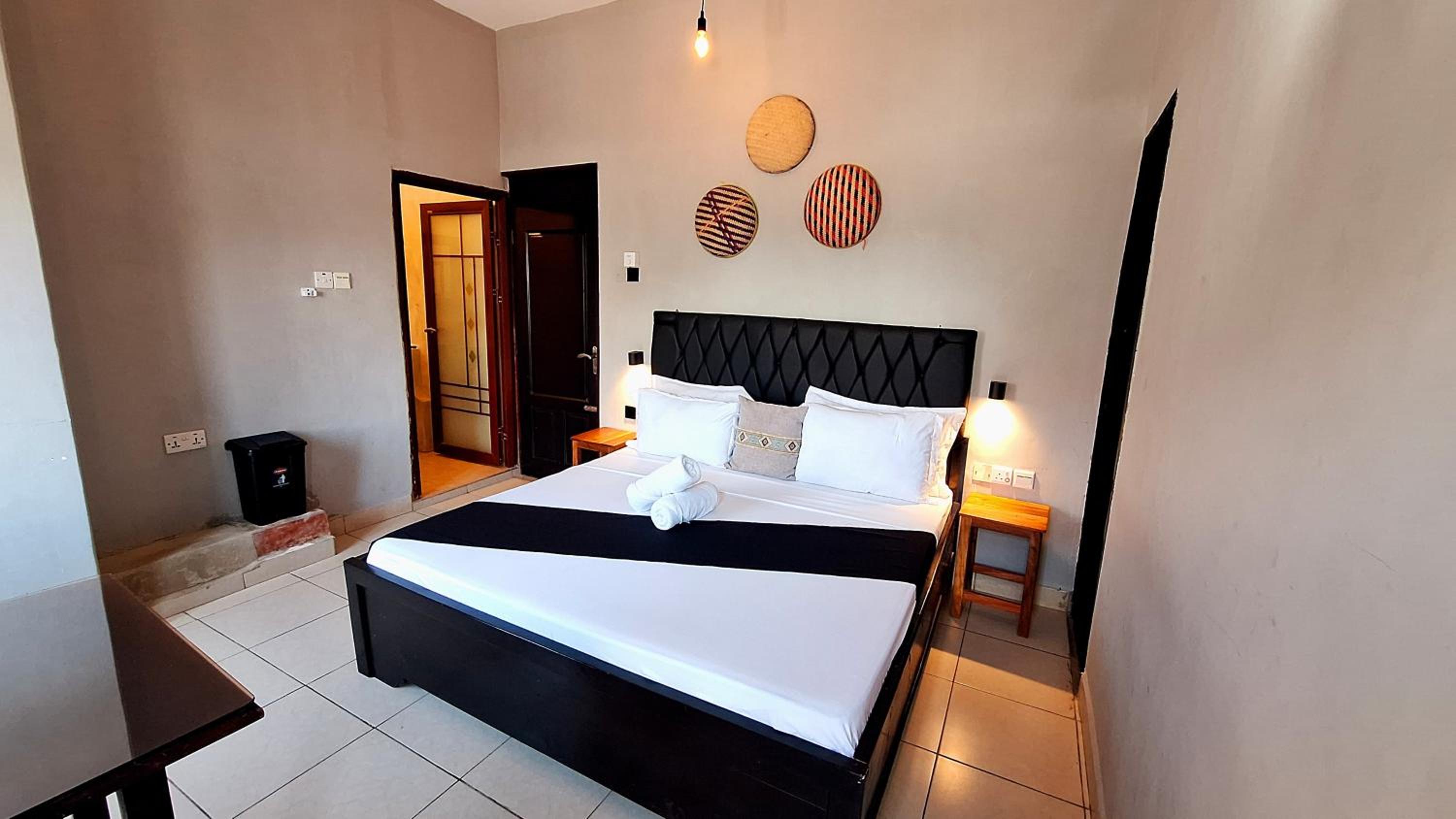 Standard King Room - Photo 3