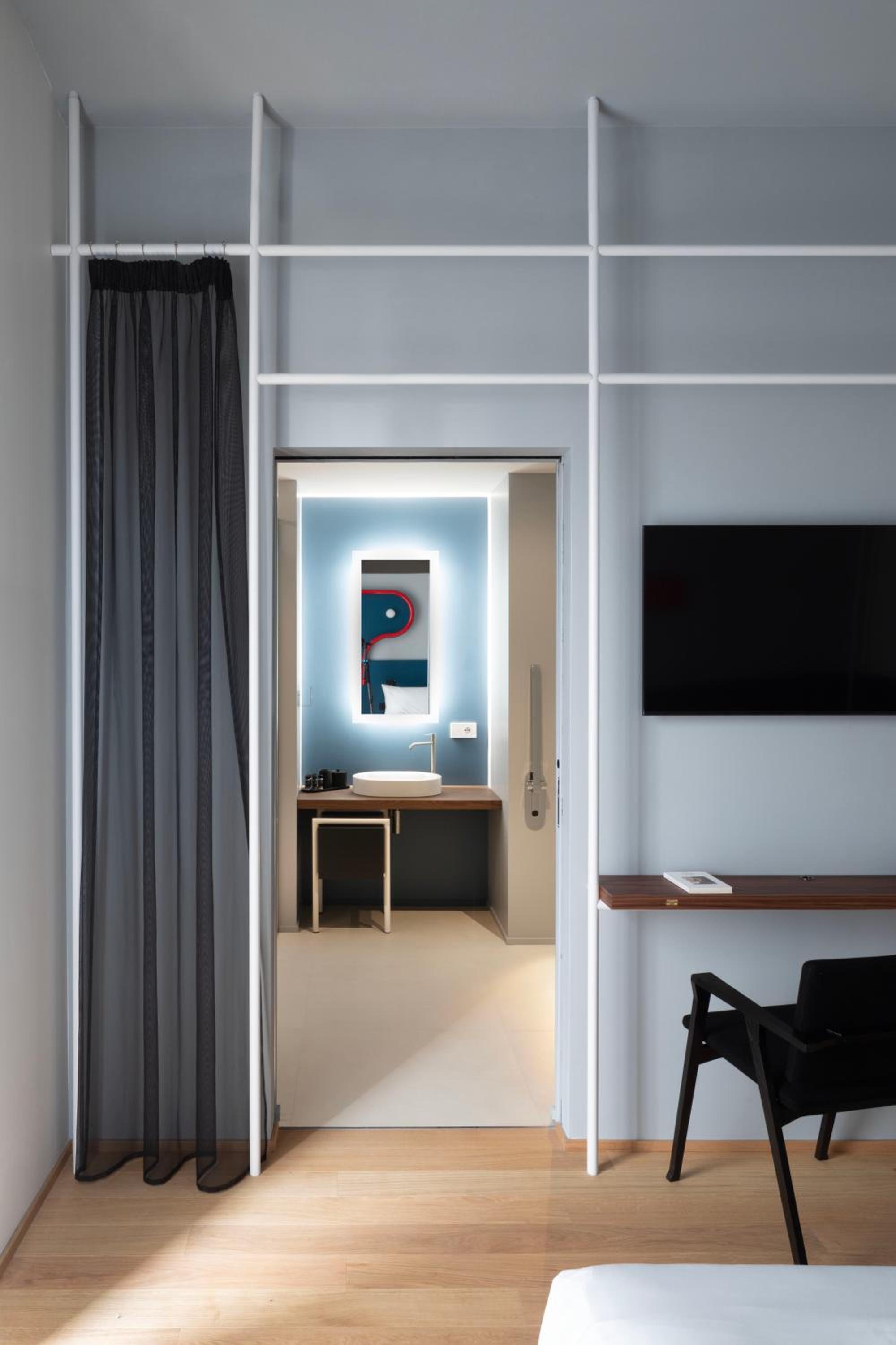 Double Room with Patio - Photo 8