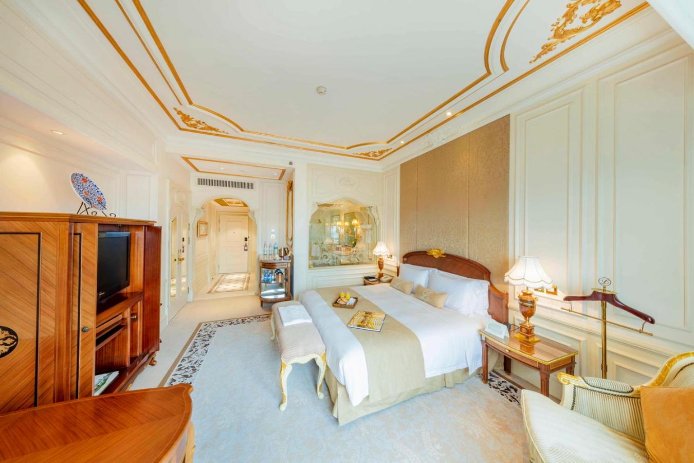 Noble Grand Deluxe King Room