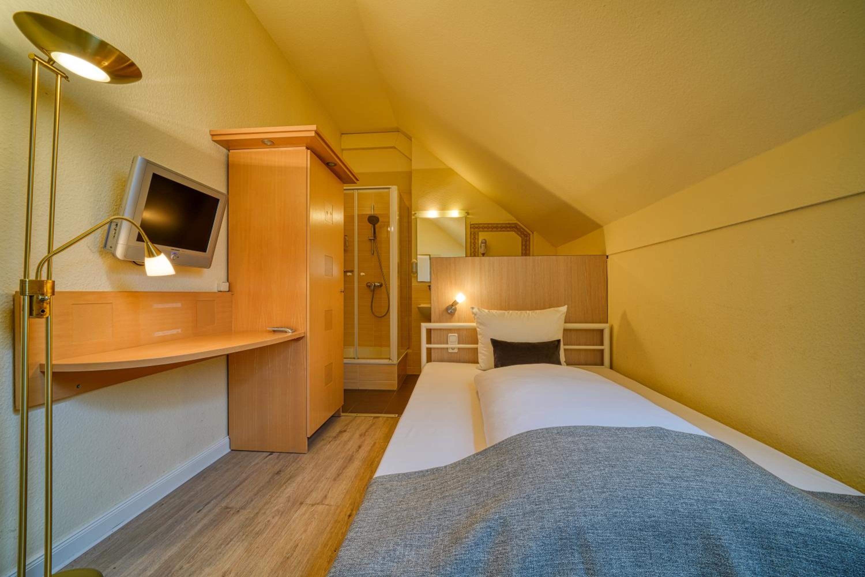 Single Room photo 2