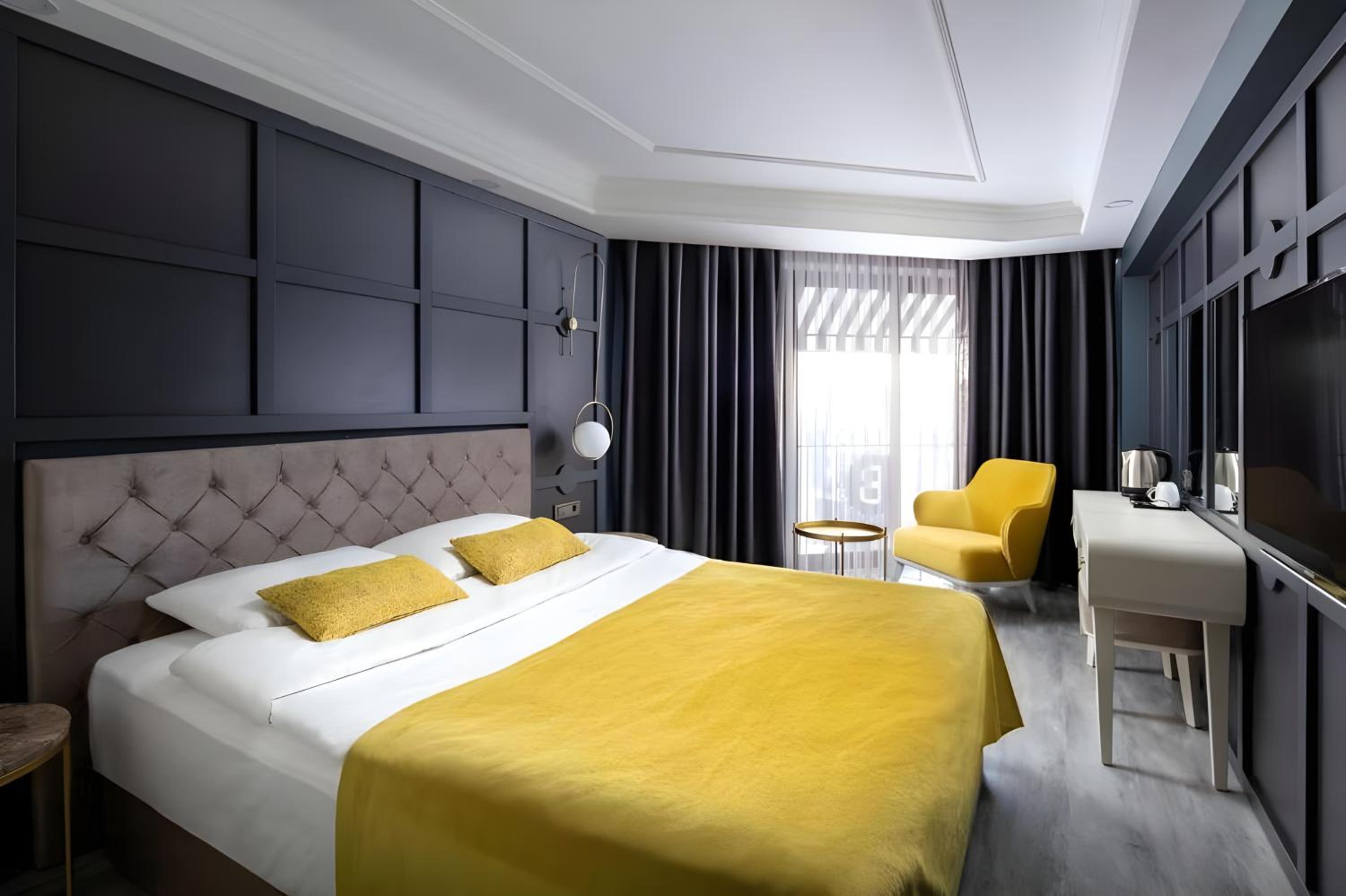 Budget Double Room - Photo 3