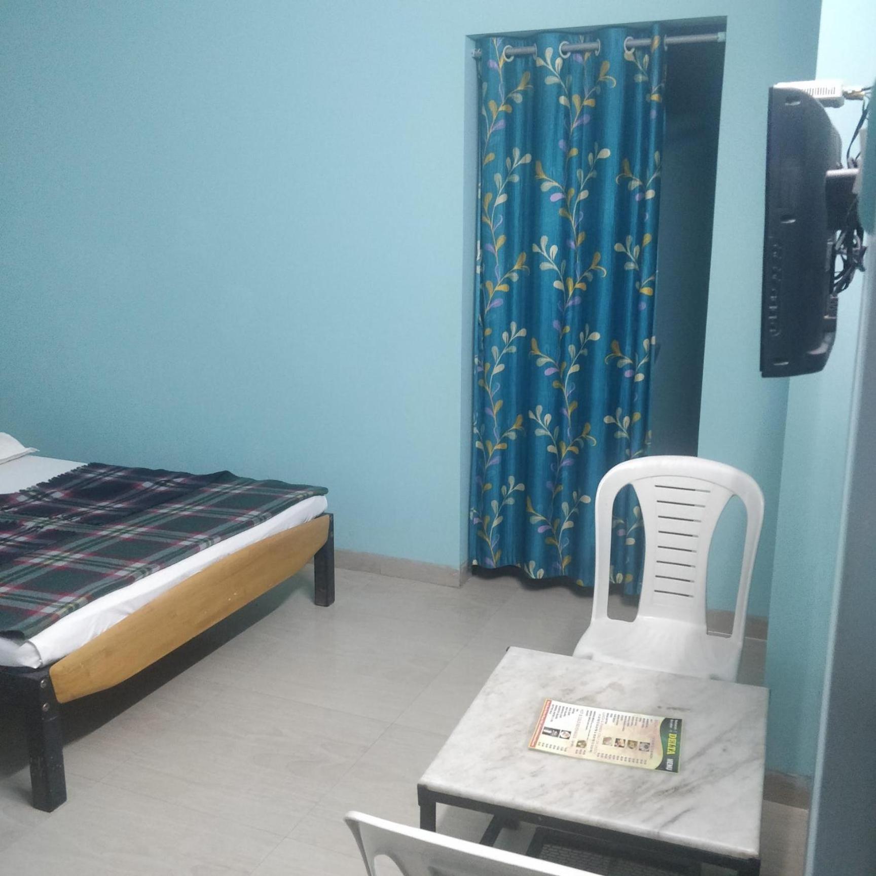 Double or Twin Room photo 3