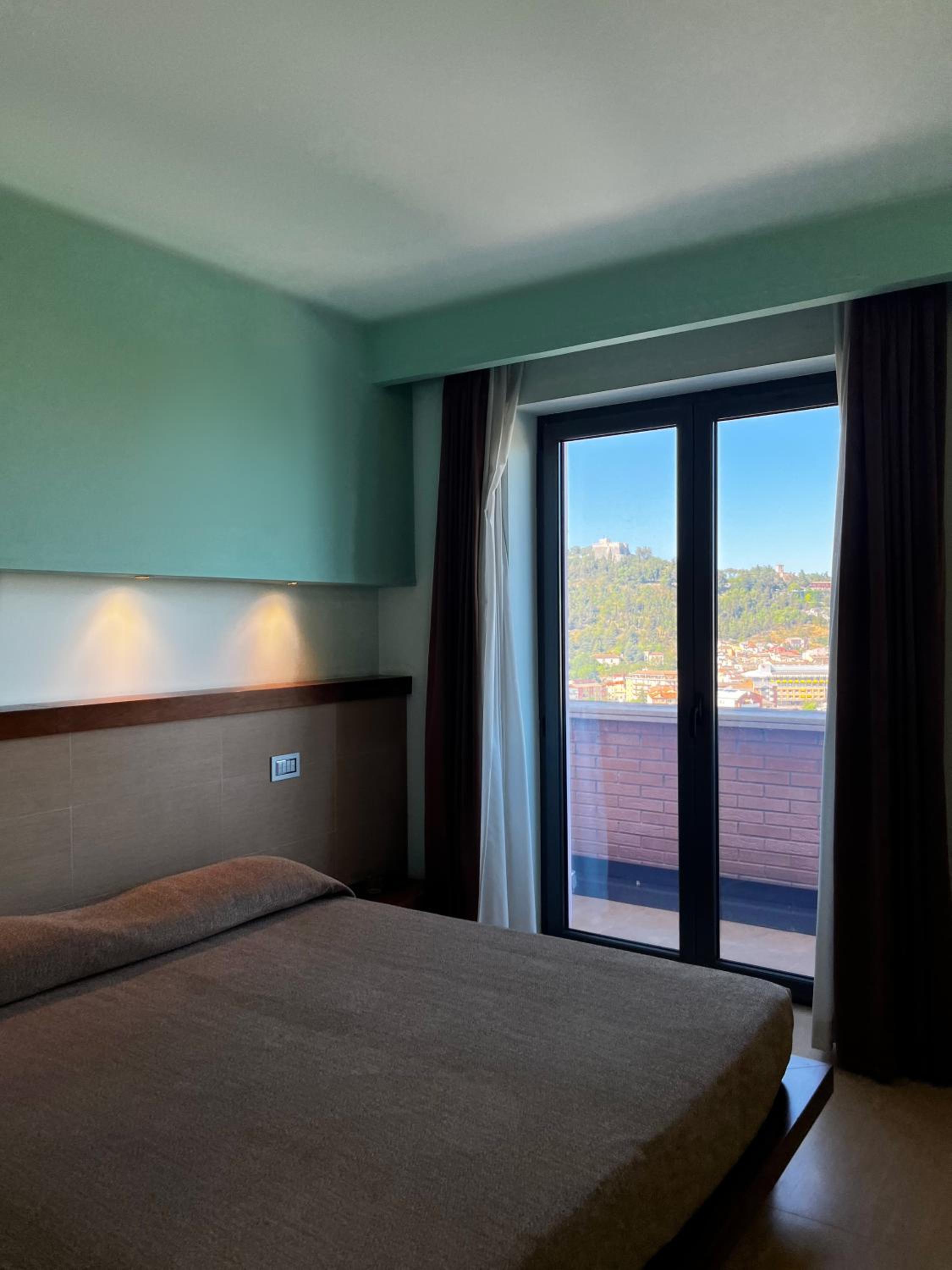 Deluxe Double Room with Castle View - Photo 7