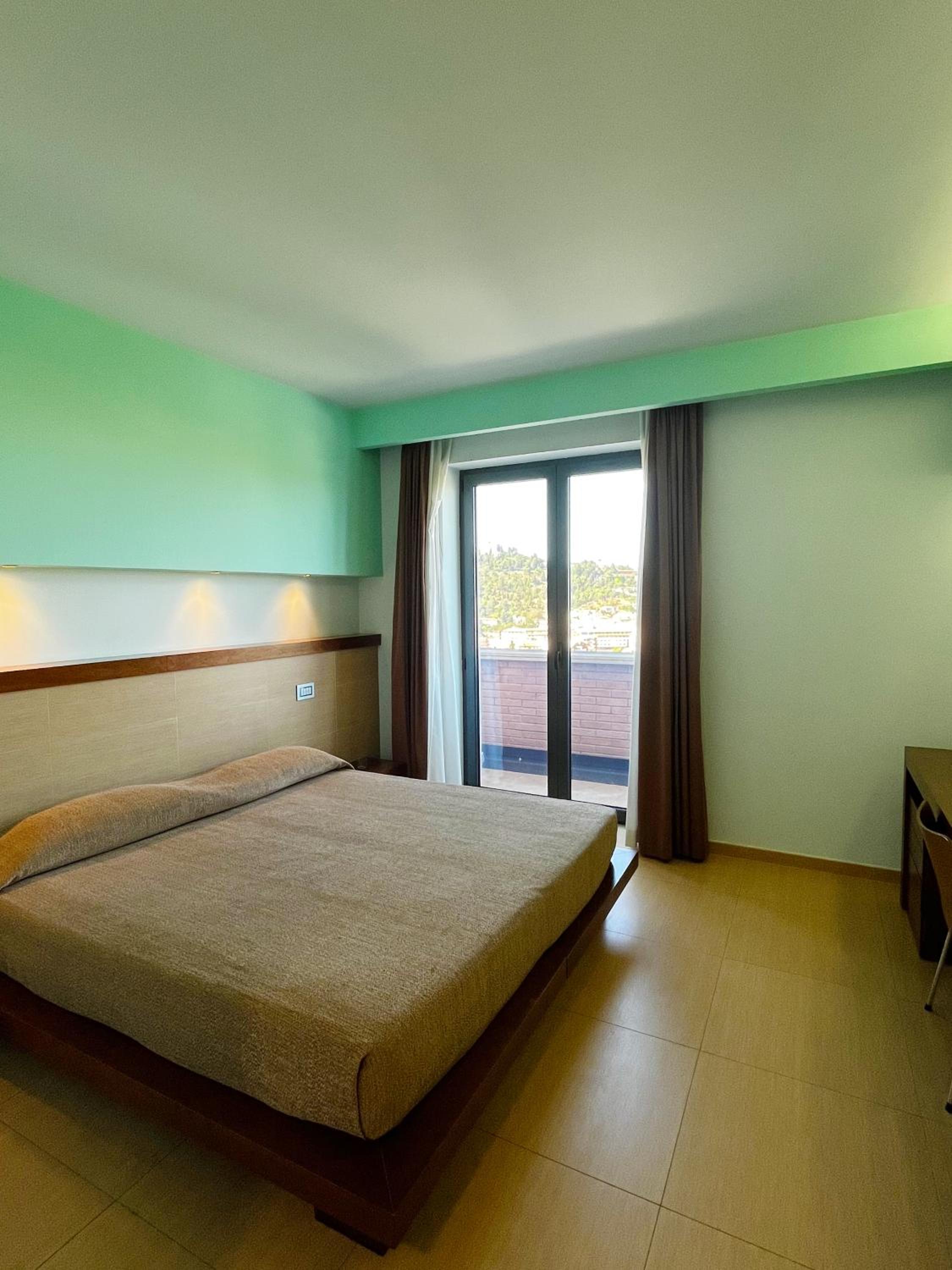 Deluxe Double Room with Castle View - Photo 5