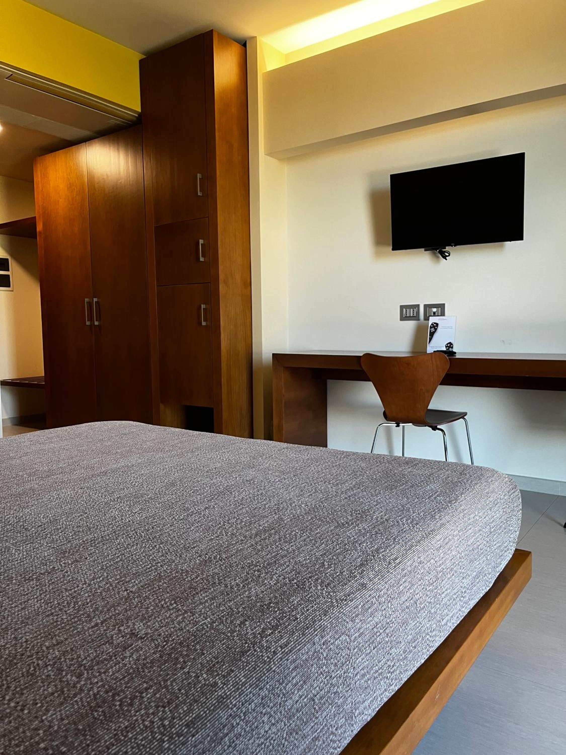 Double or Twin Room - Photo 12