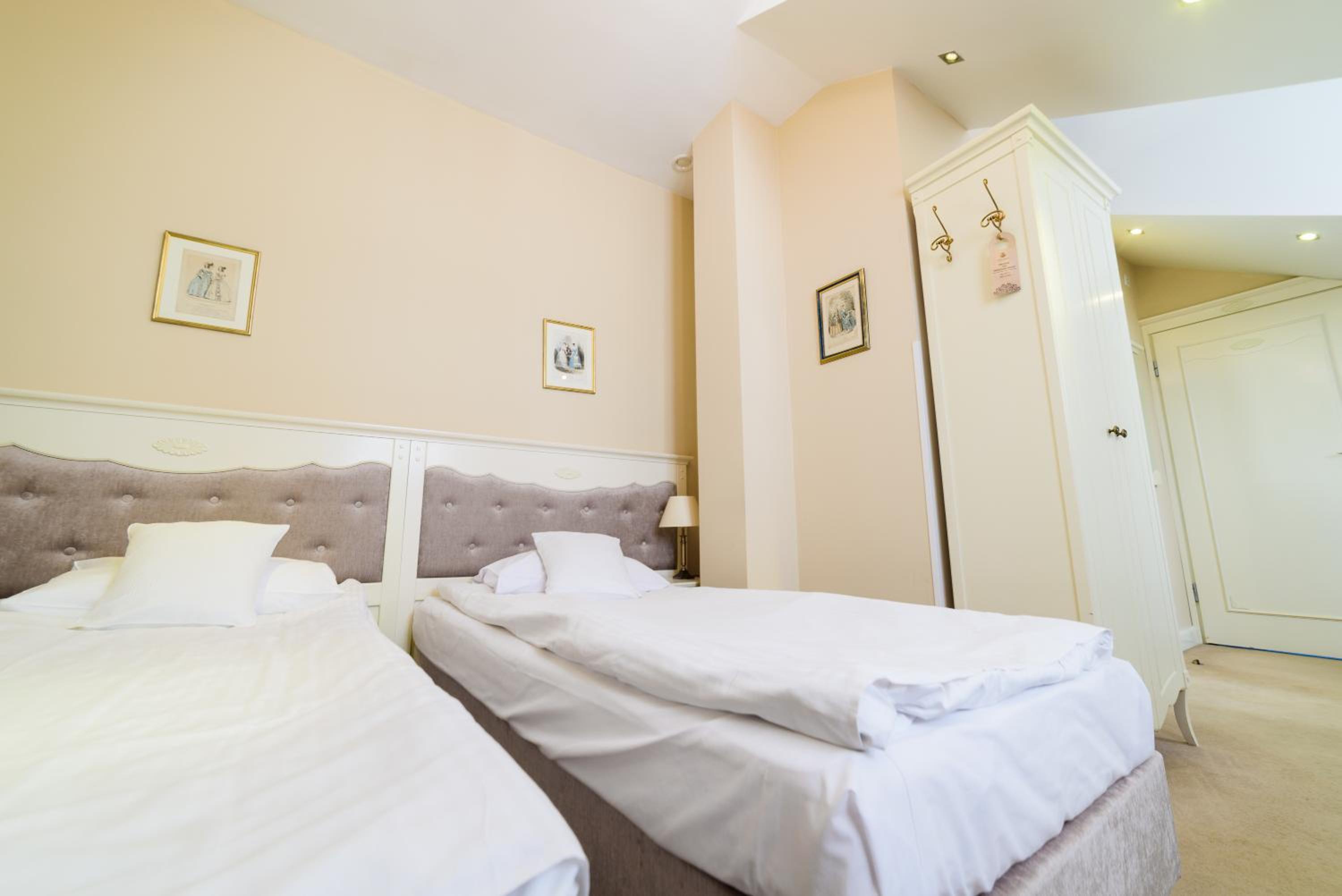 Standard Twin Room - Photo 1