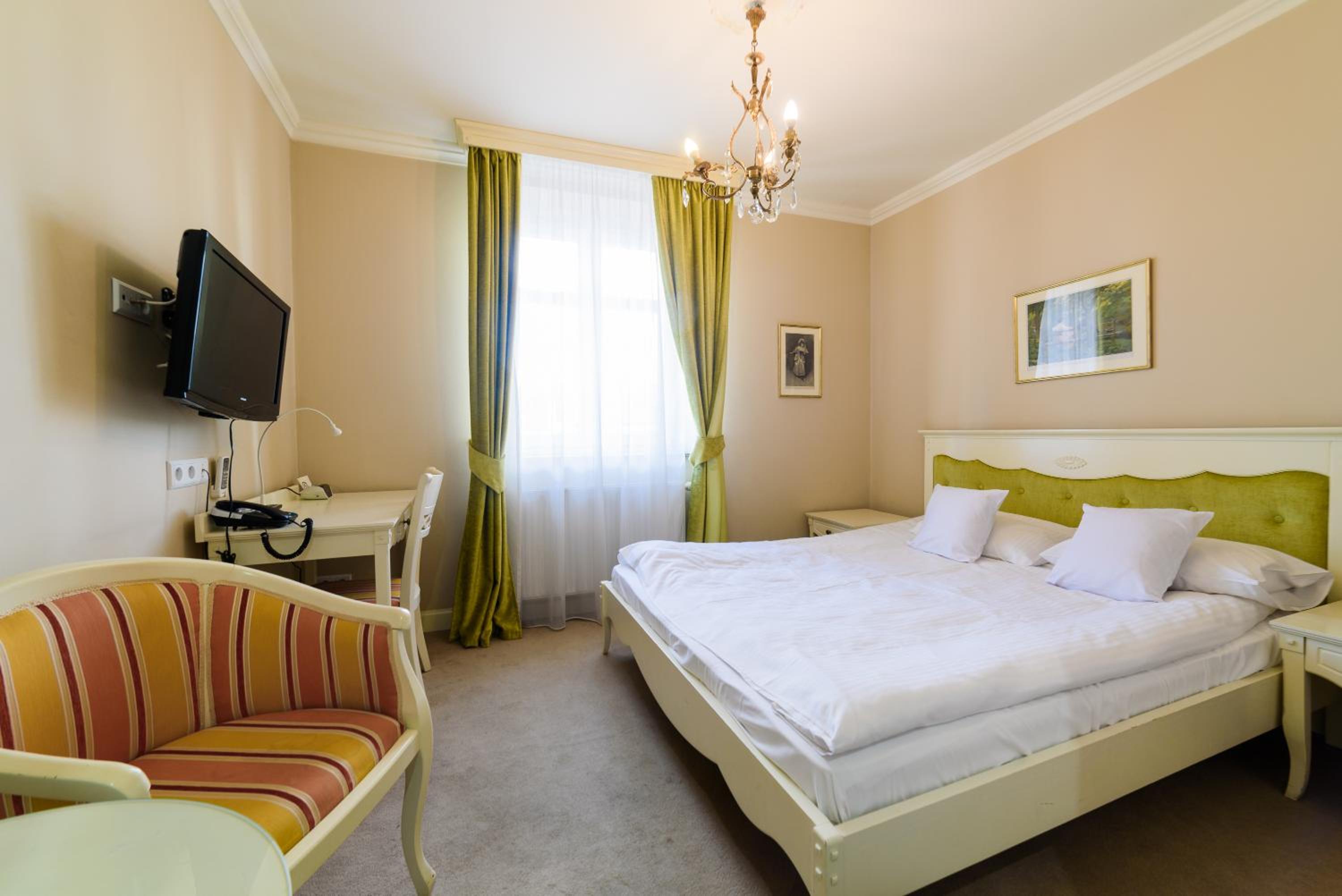 Standard Double Room - Photo 6