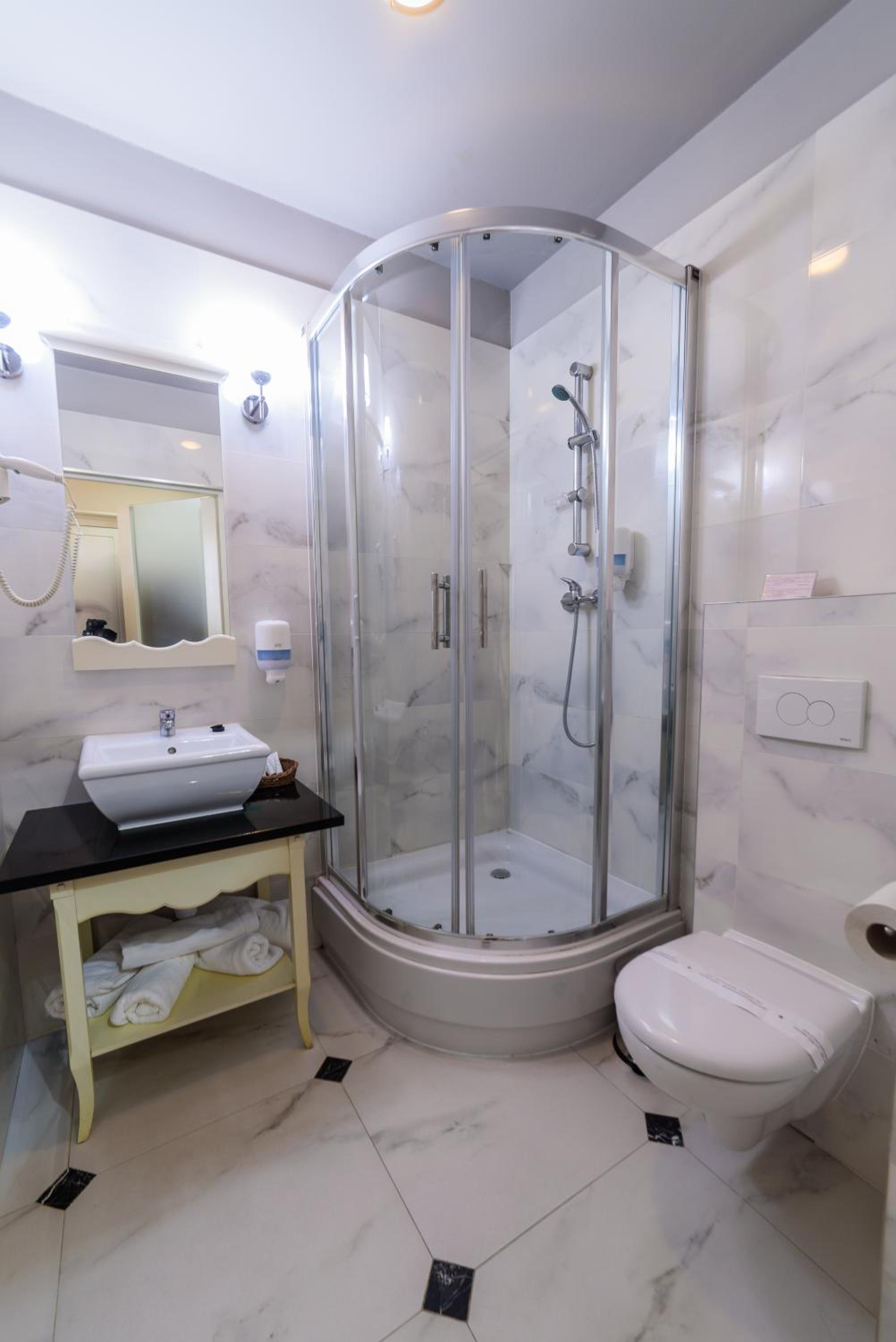 Standard Twin Room - Photo 7
