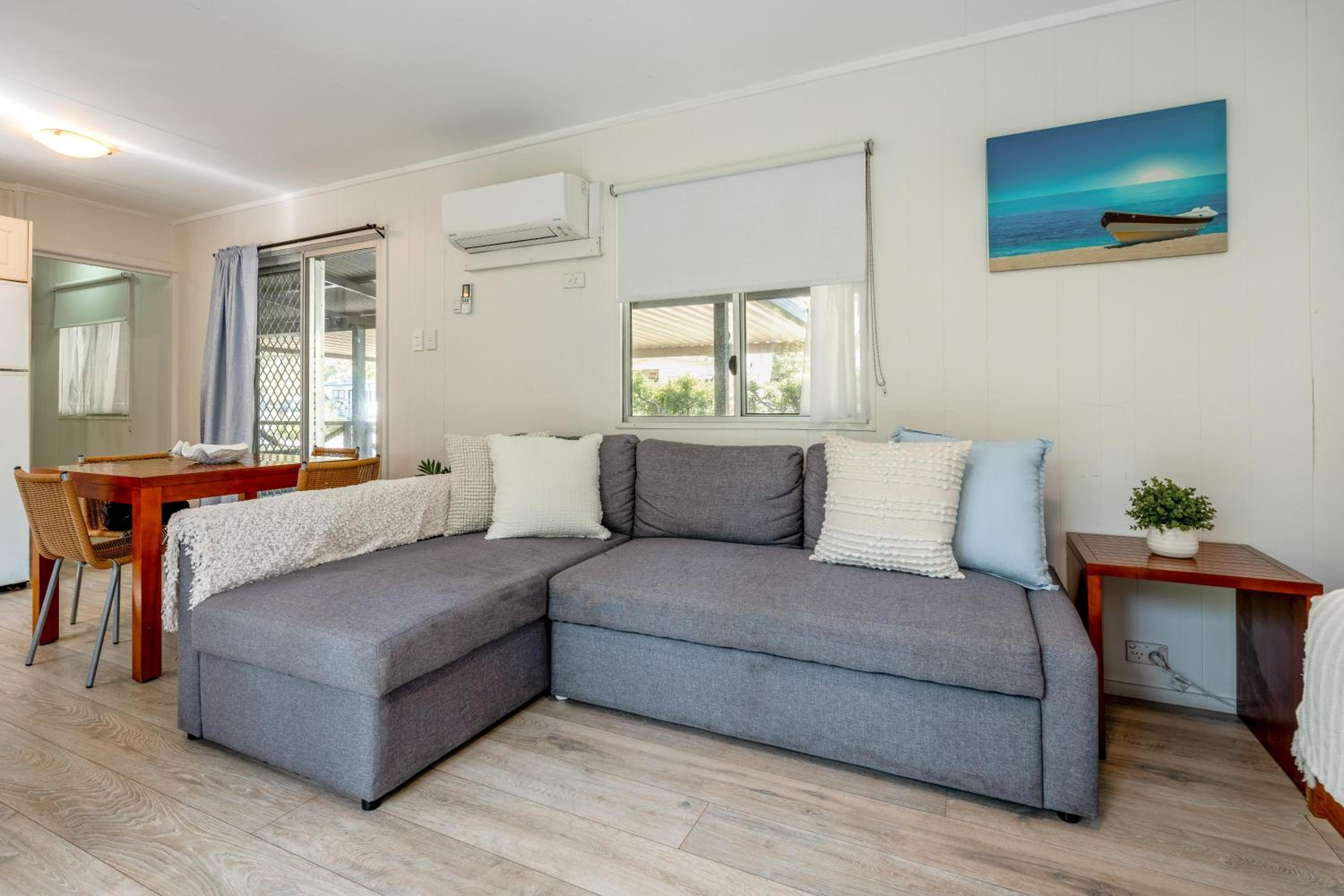 Ensuite Studio Cabin - Pet Friendly photo 2