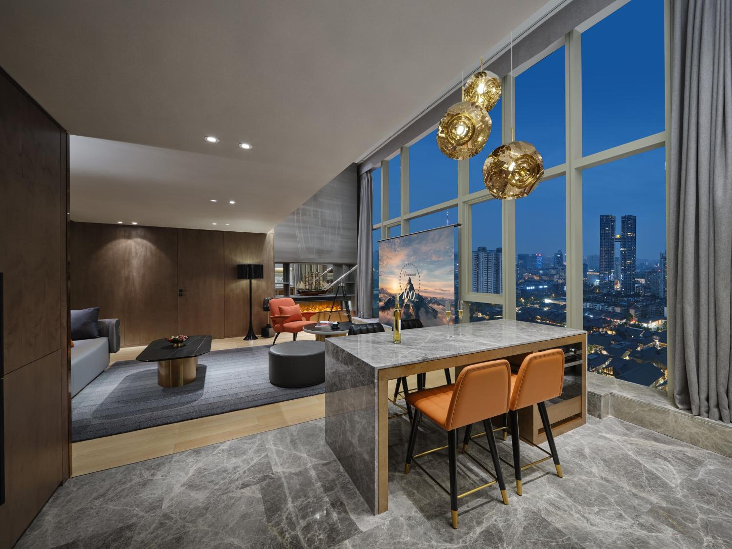 Black Pearl Loft Suite-2 Bedroom-Taikoo Li View- 2 Bathrooms