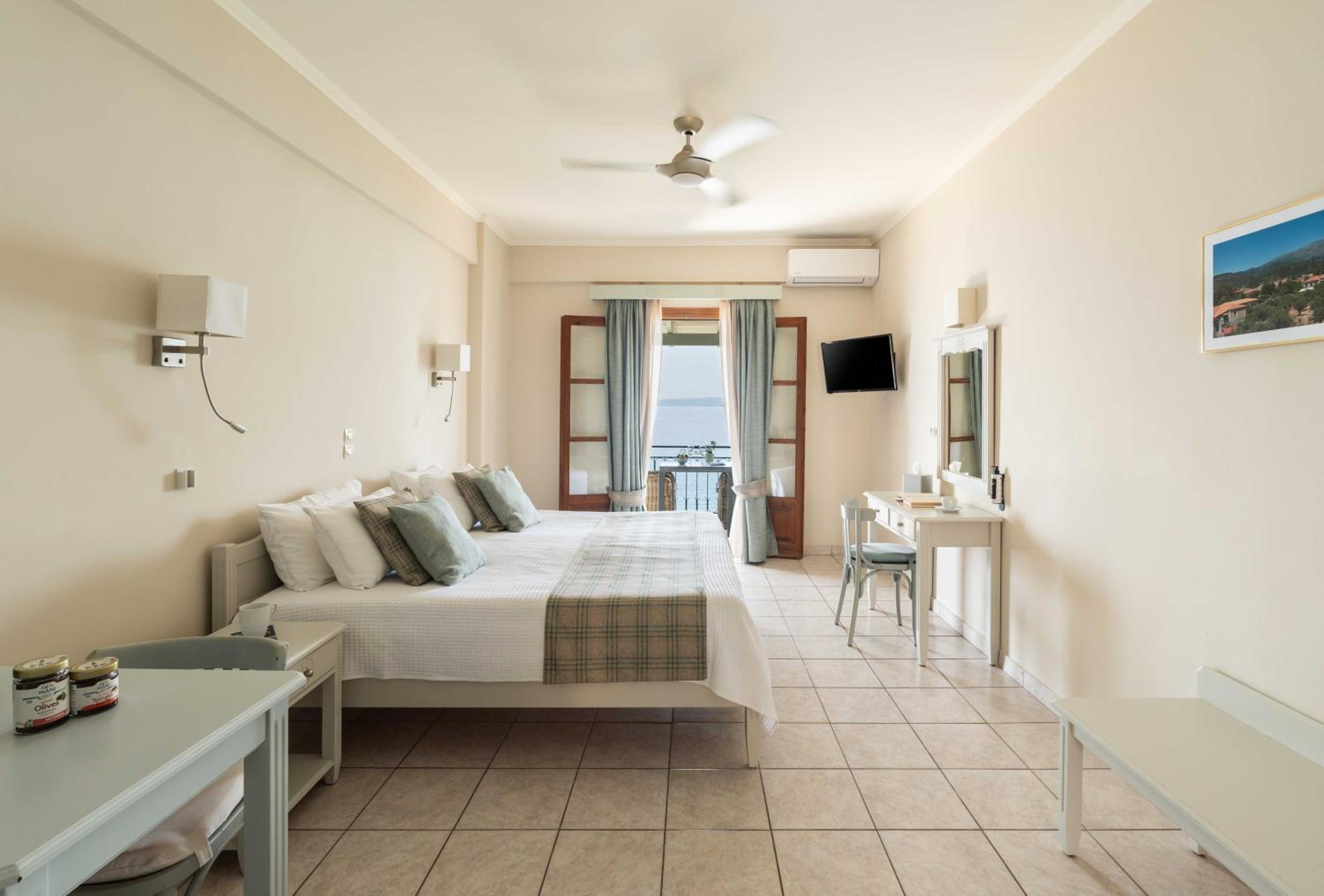 Studio (2 Adults) with Sea View - Photo 1