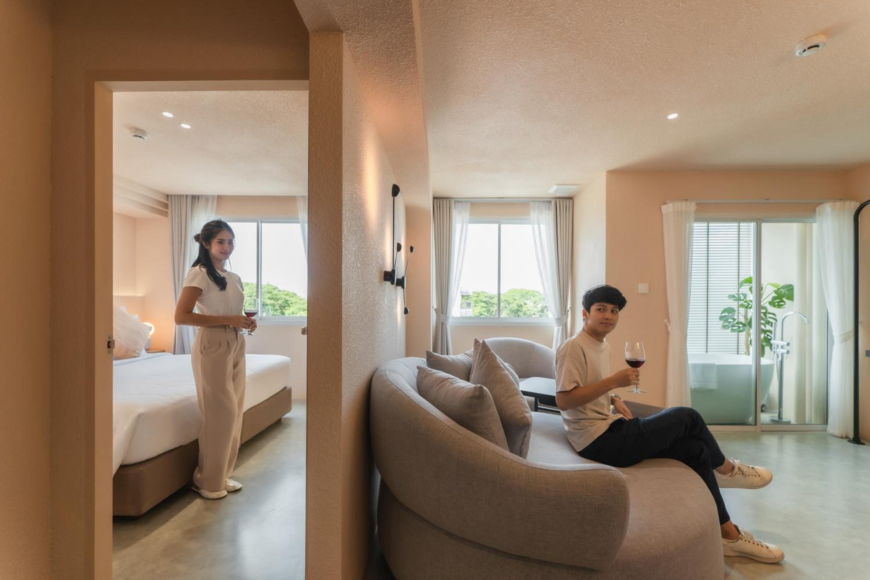 Suite City View with Bathtub - Photo 3
