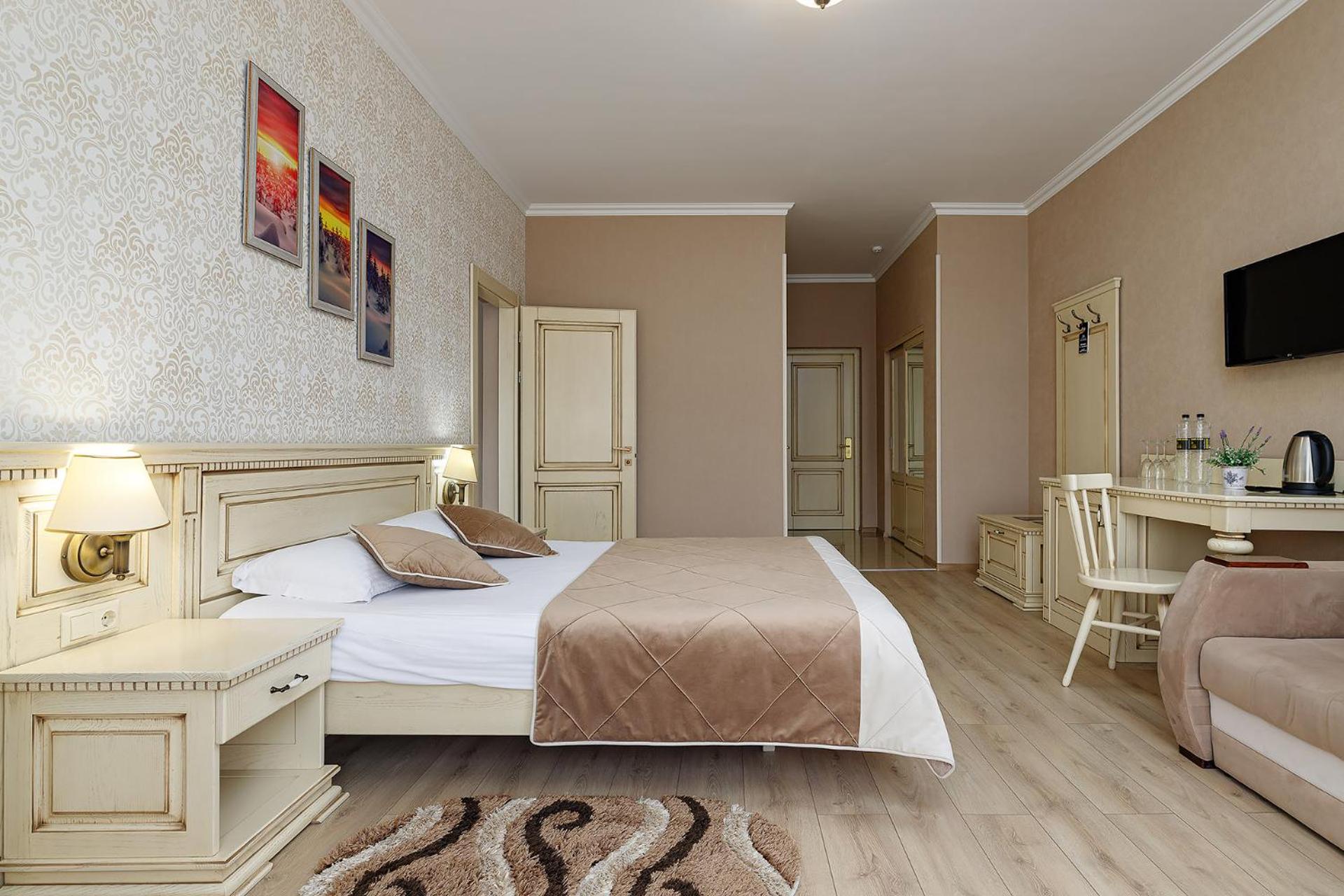 King Suite with Balcony, Mountain view and Spa Access