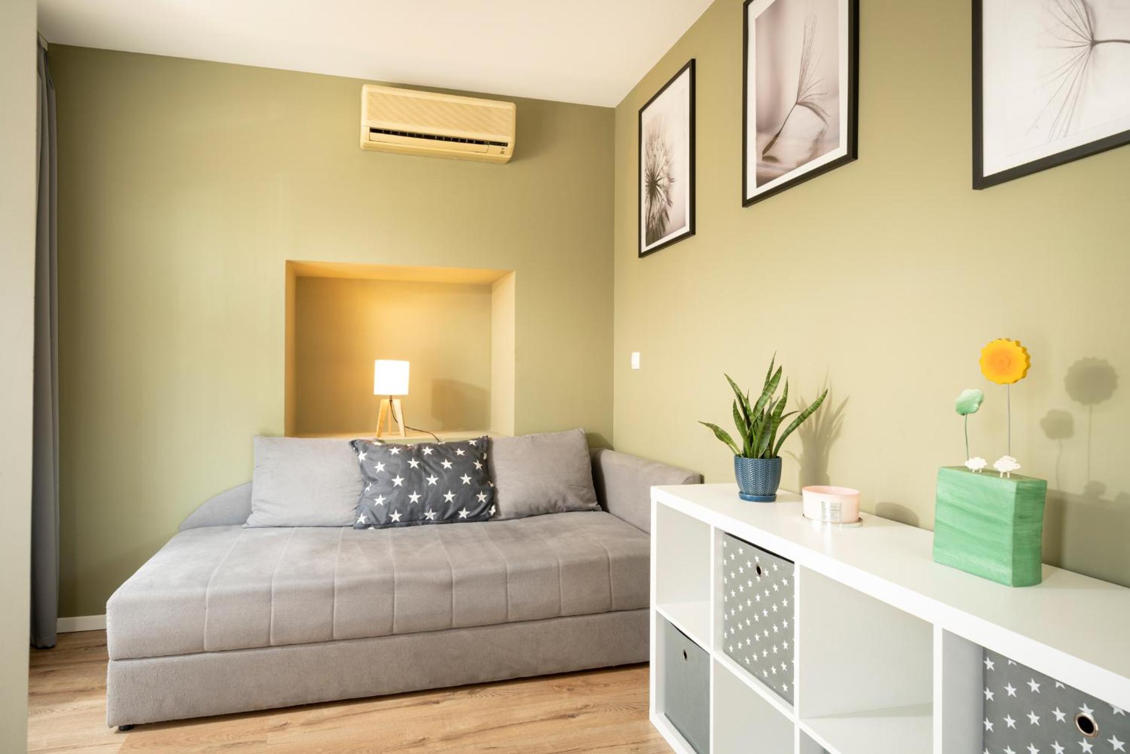 One-Bedroom Apartment