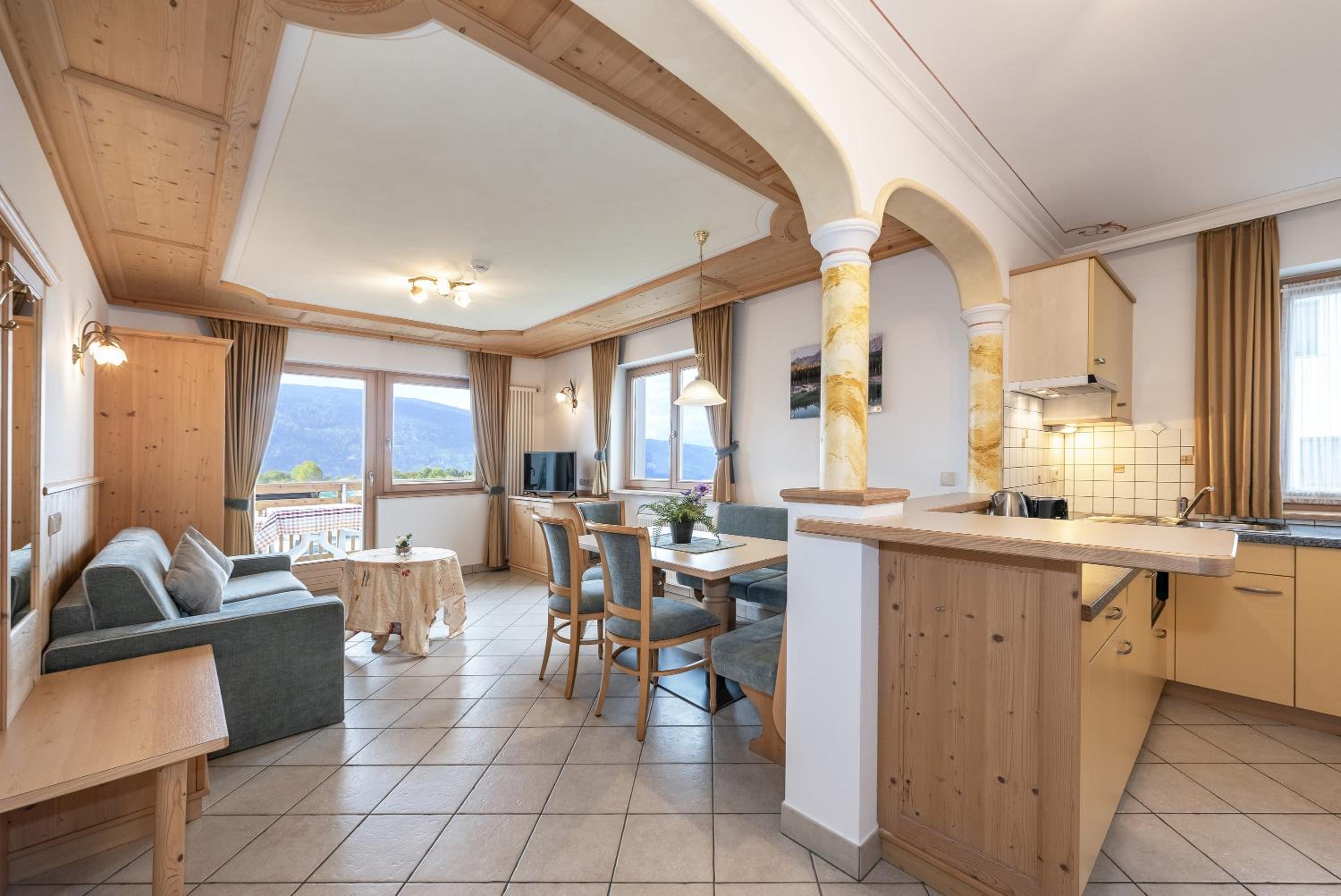 Two-Bedroom Deluxe Apartment with Balcony