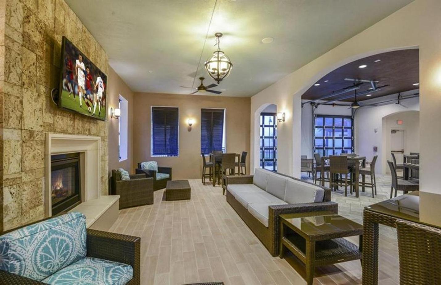 Five-Bedroom House - Photo 51
