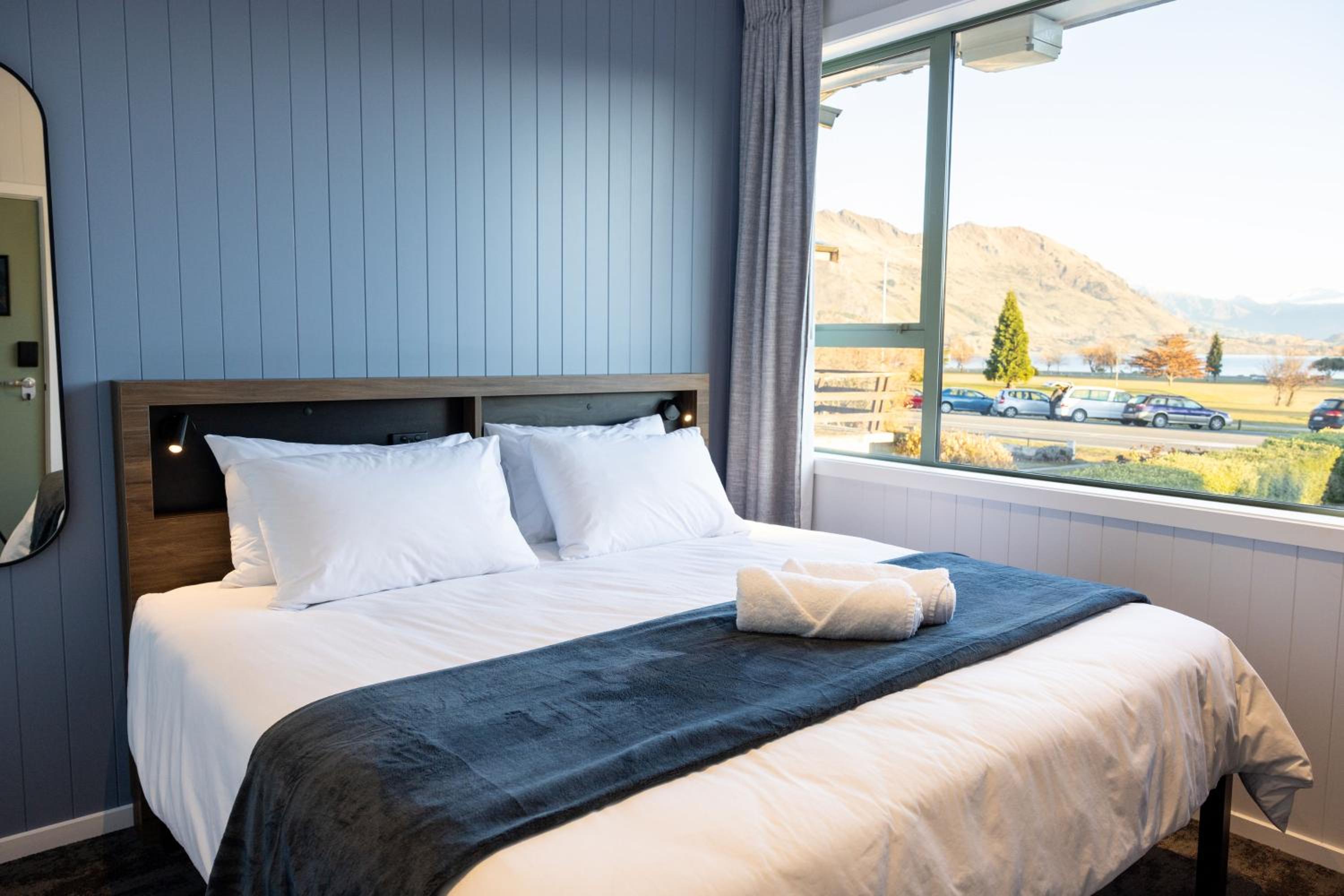 King Room Ensuite with Lake view