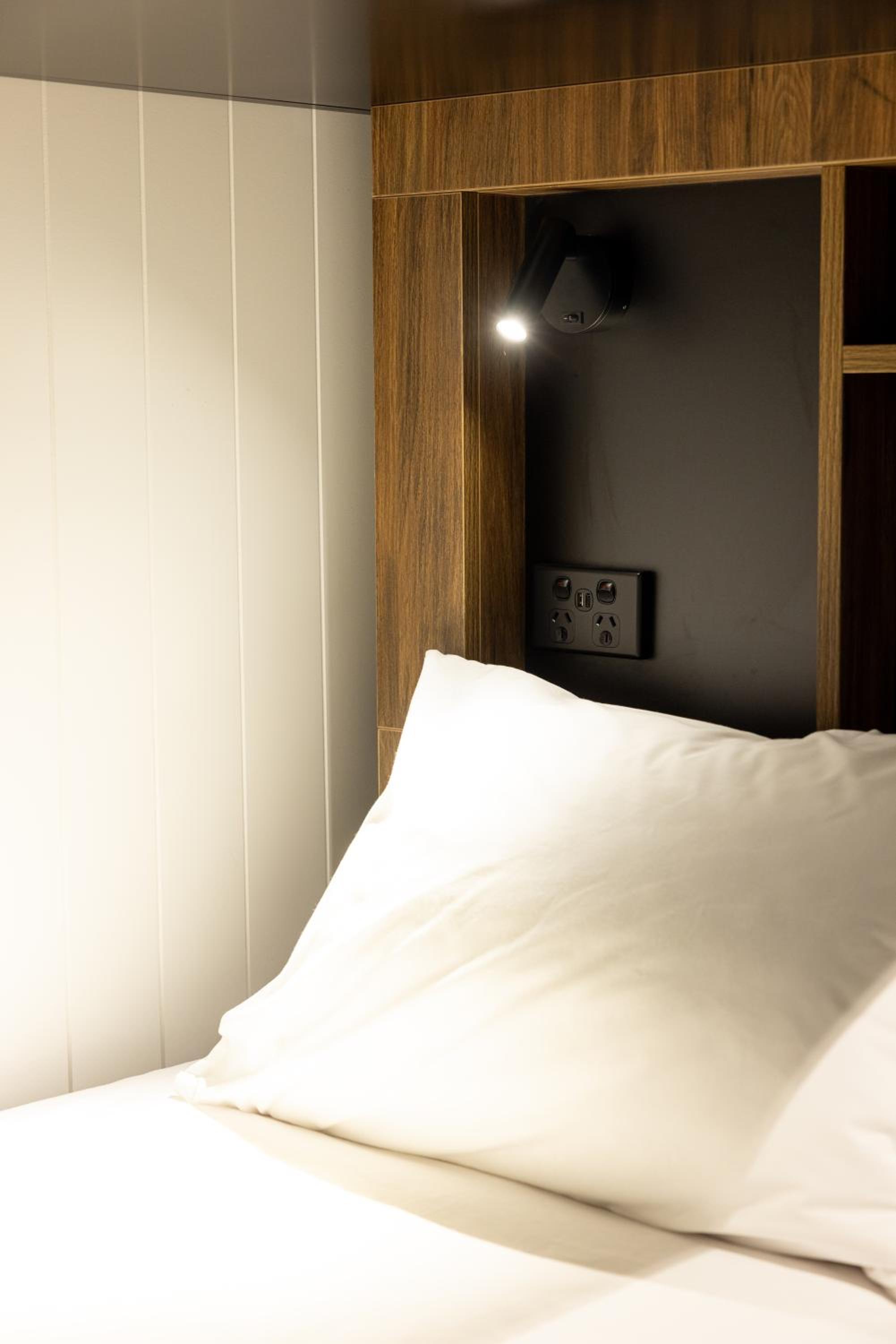 Single Bed in Mixed Dormitory Room