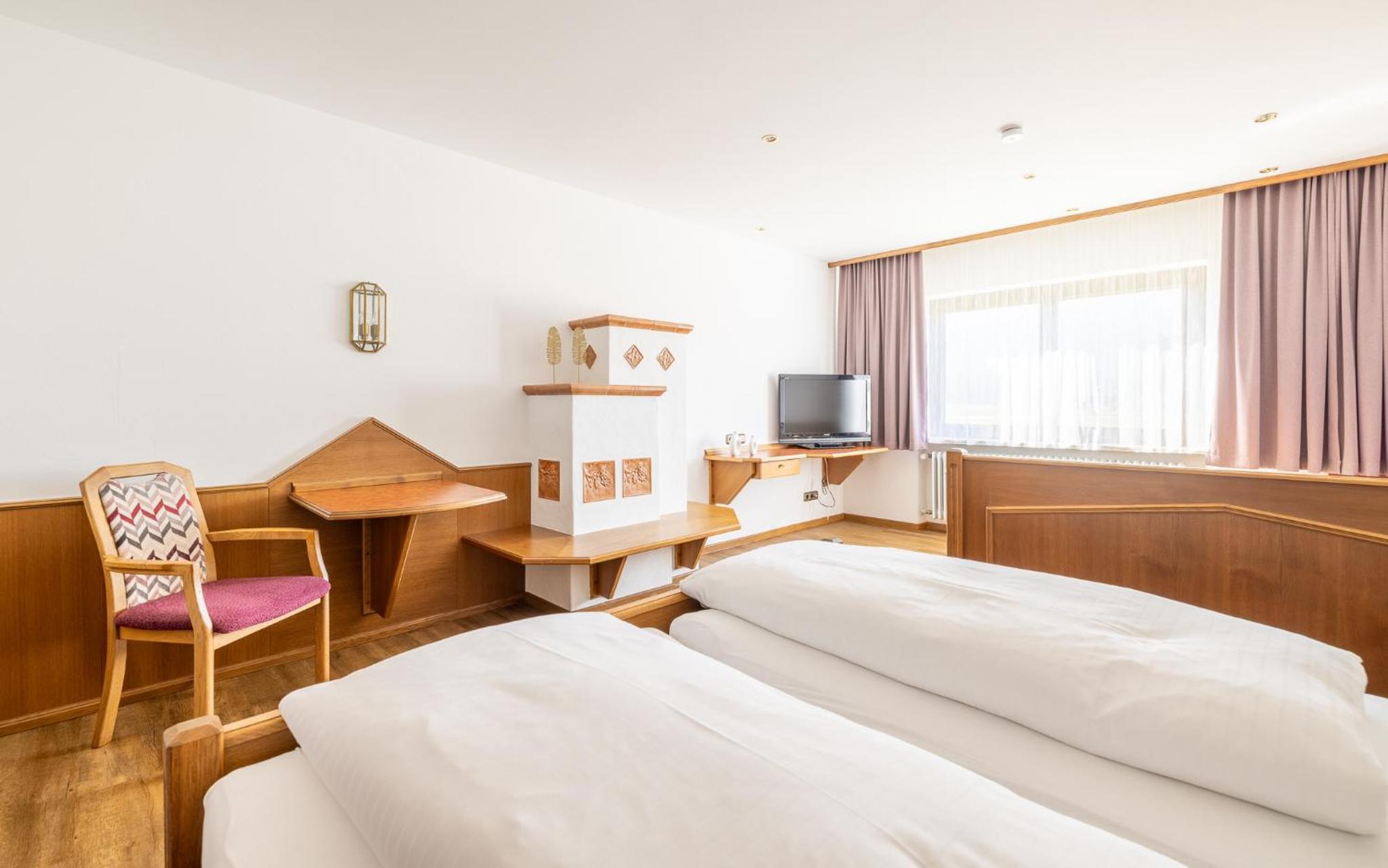 Budget Double Room photo 3