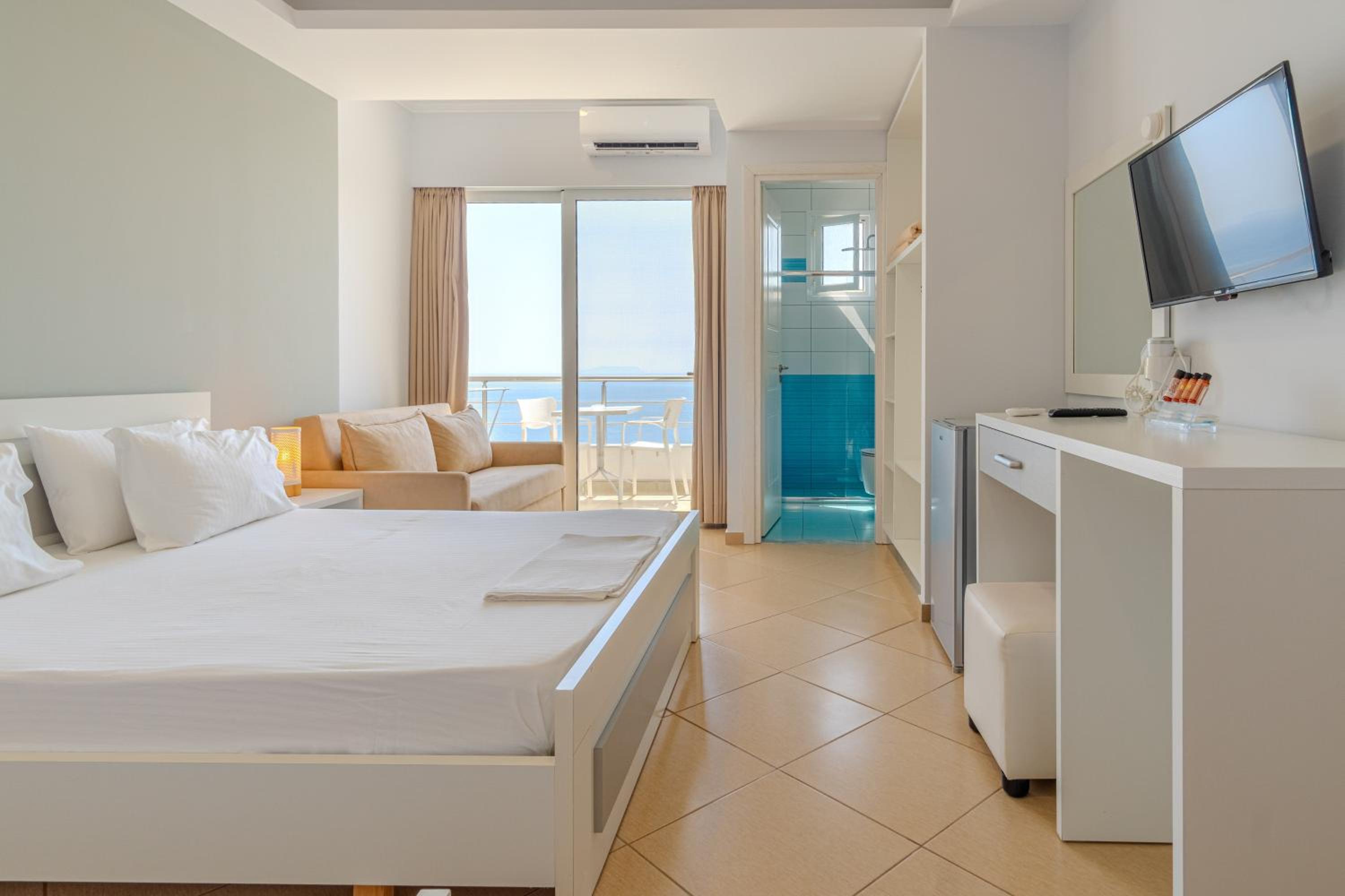 Standard Triple Room with Sea View