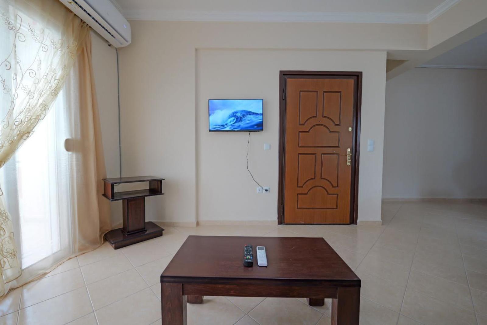 Two-Bedroom Apartment with Balcony and Sea View photo 2