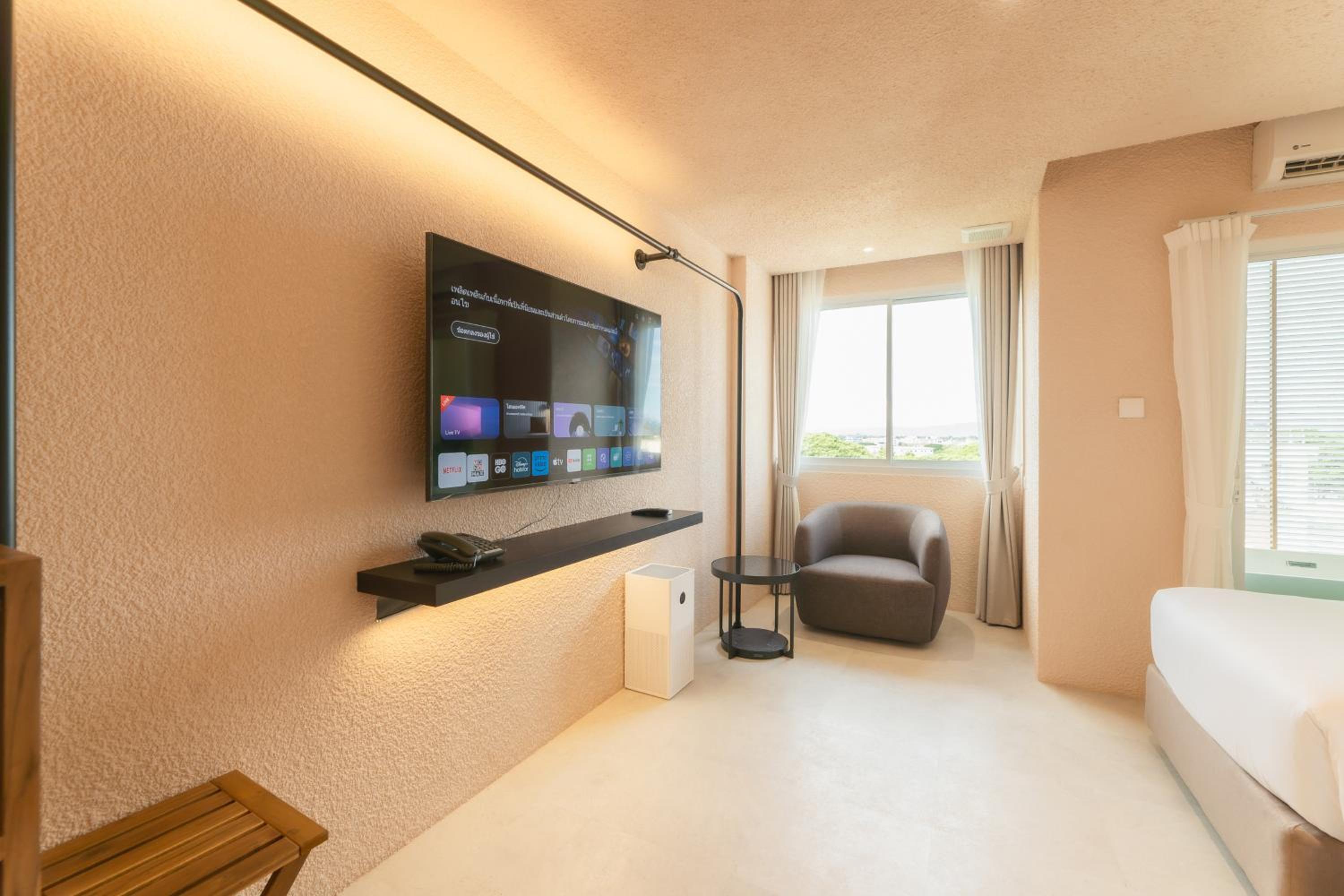 Deluxe City View with Bathtub - Photo 19