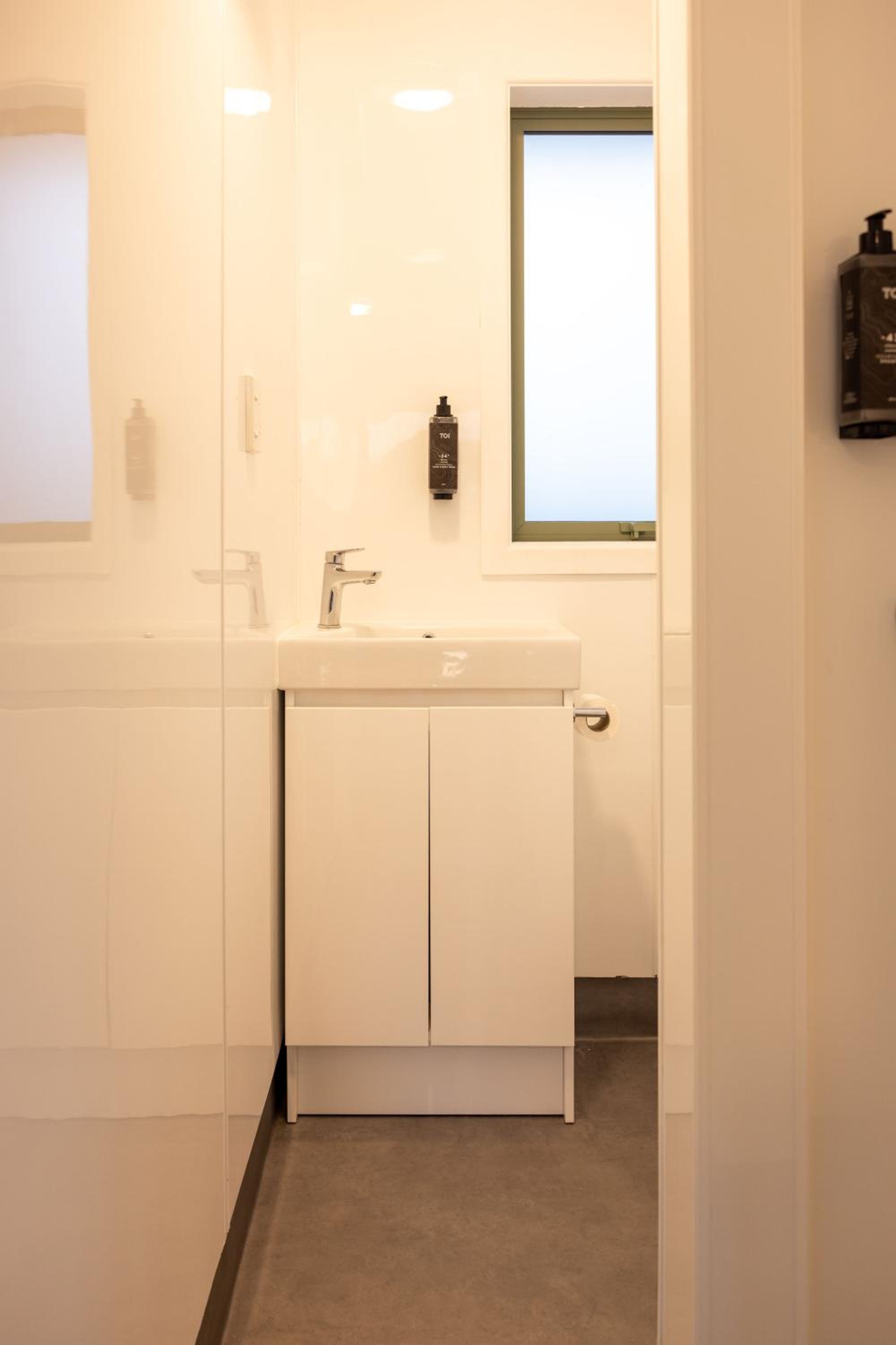 Quadruple Room with Bathroom thumbnail 6