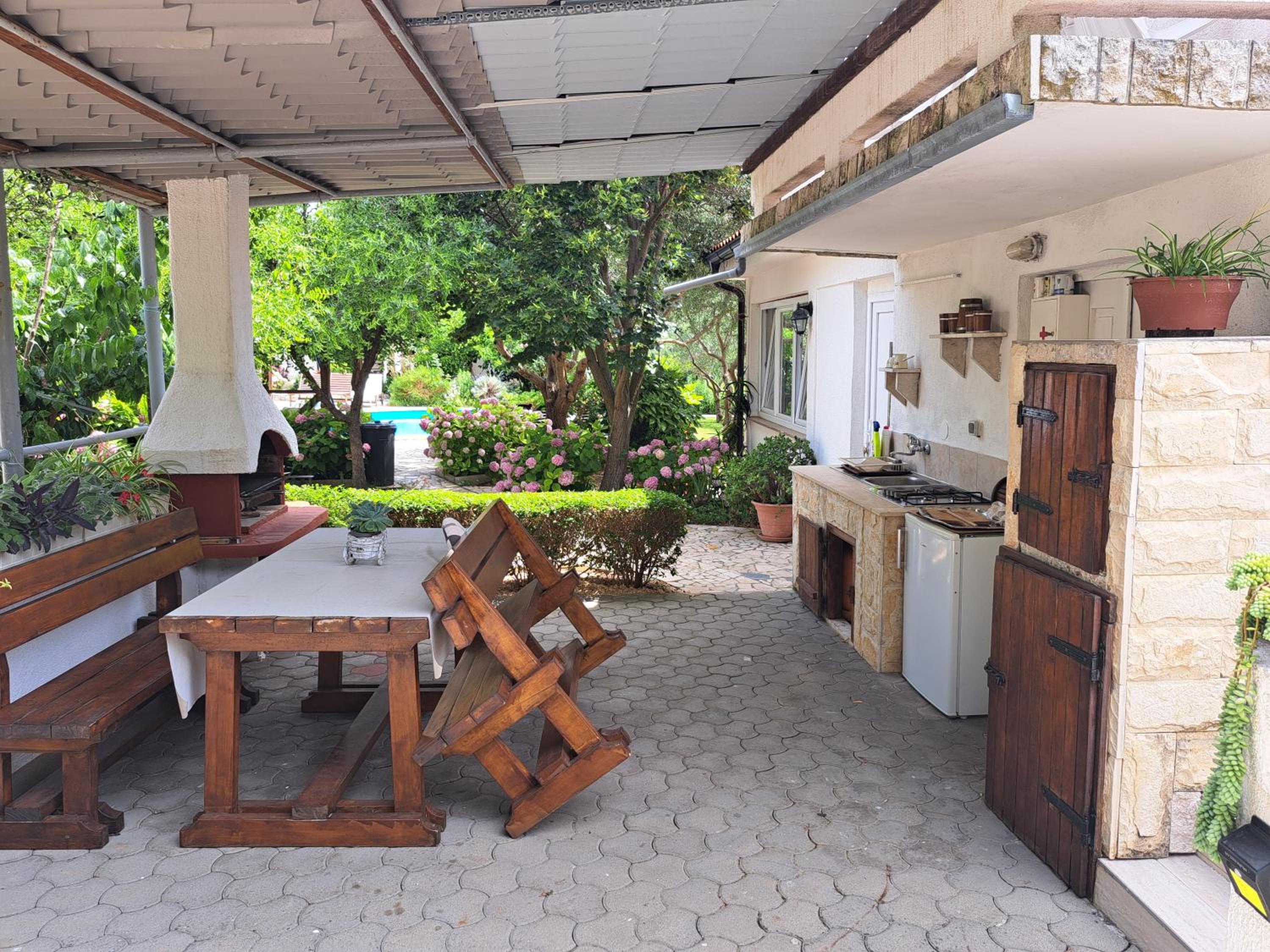 Apartment with Terrace - Photo 5