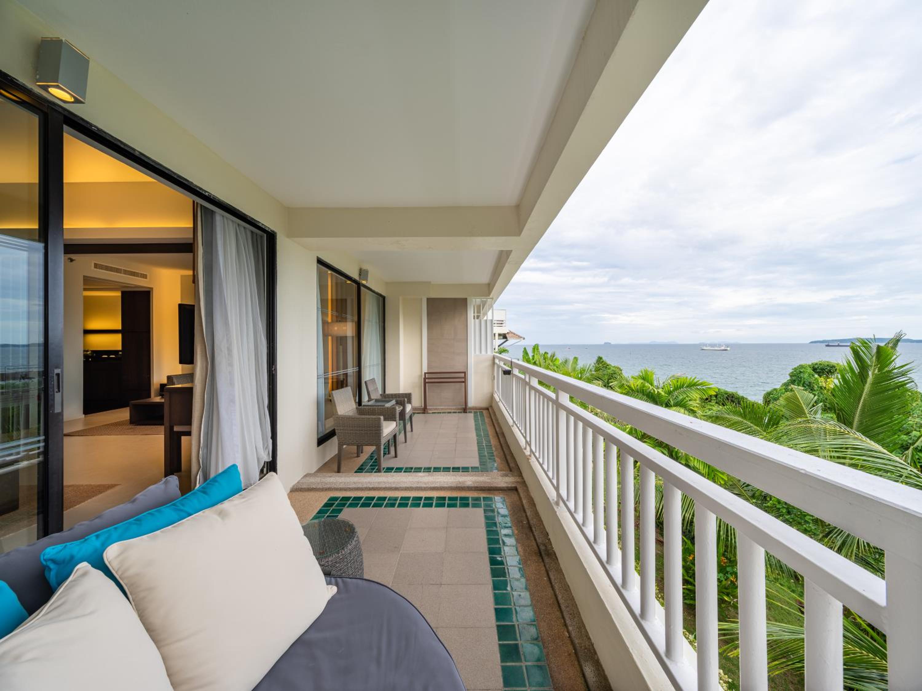 Cape Suite with Sea View