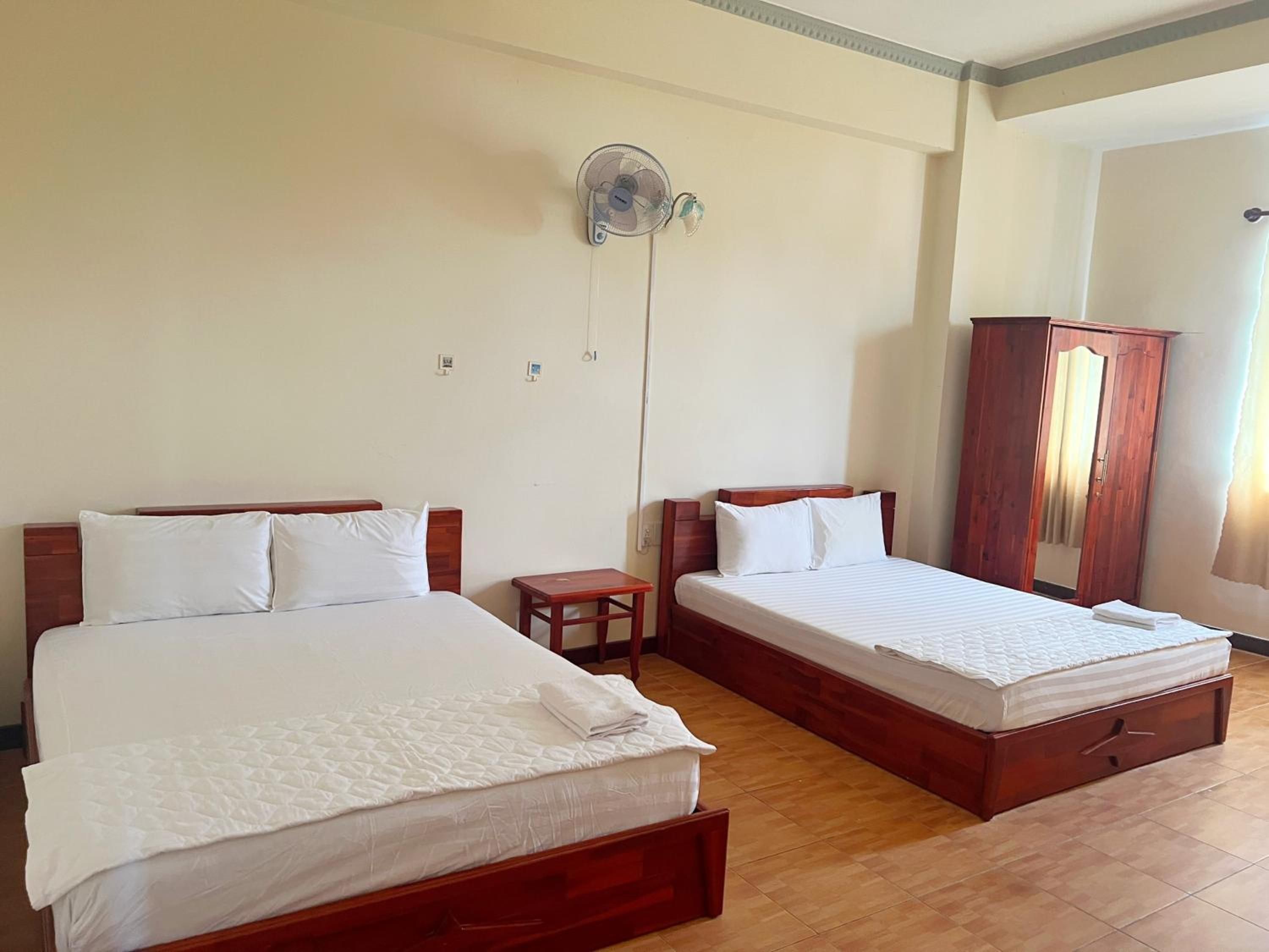 Quadruple Room - Photo 8