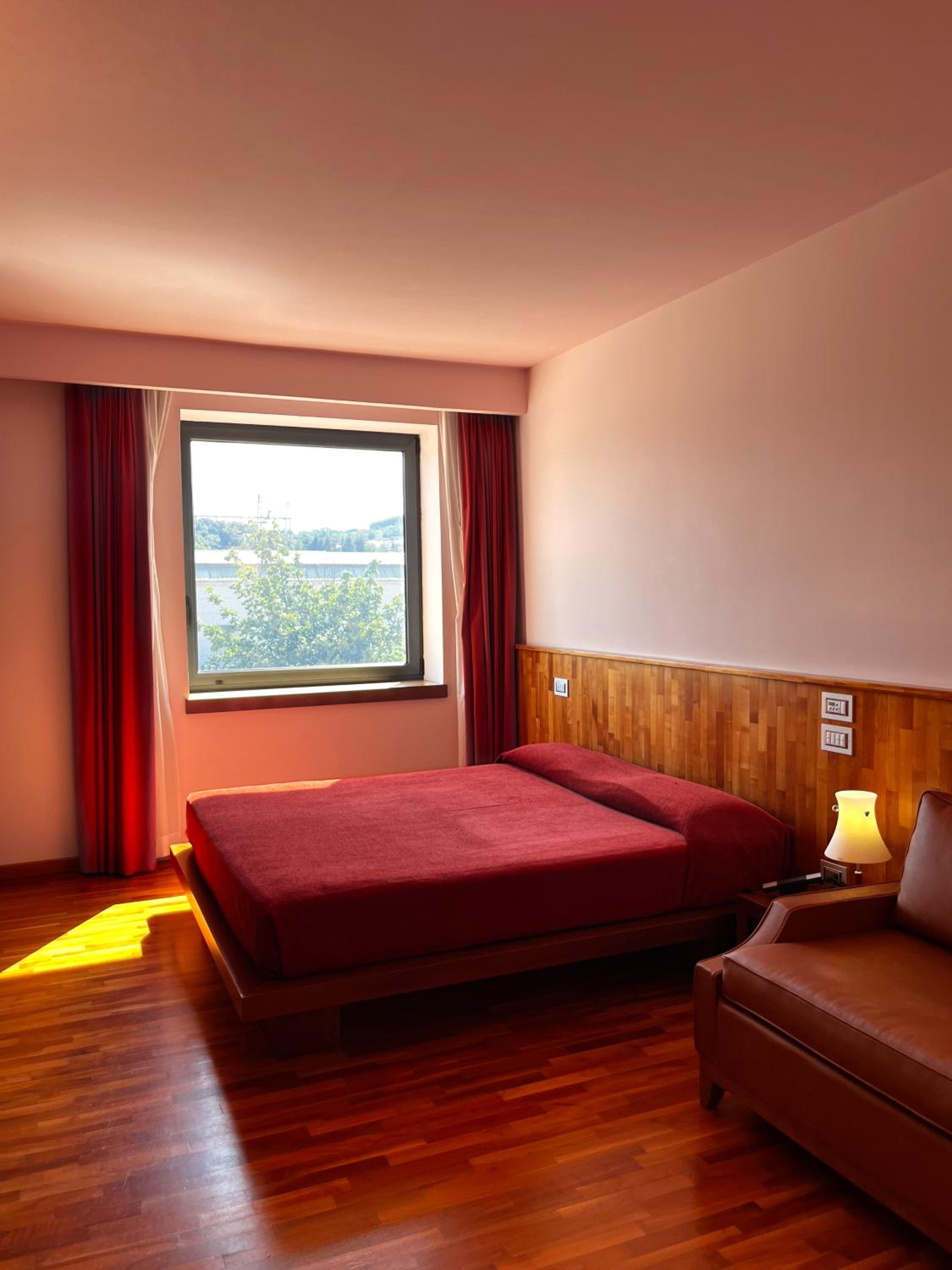 Suite - Photo 25