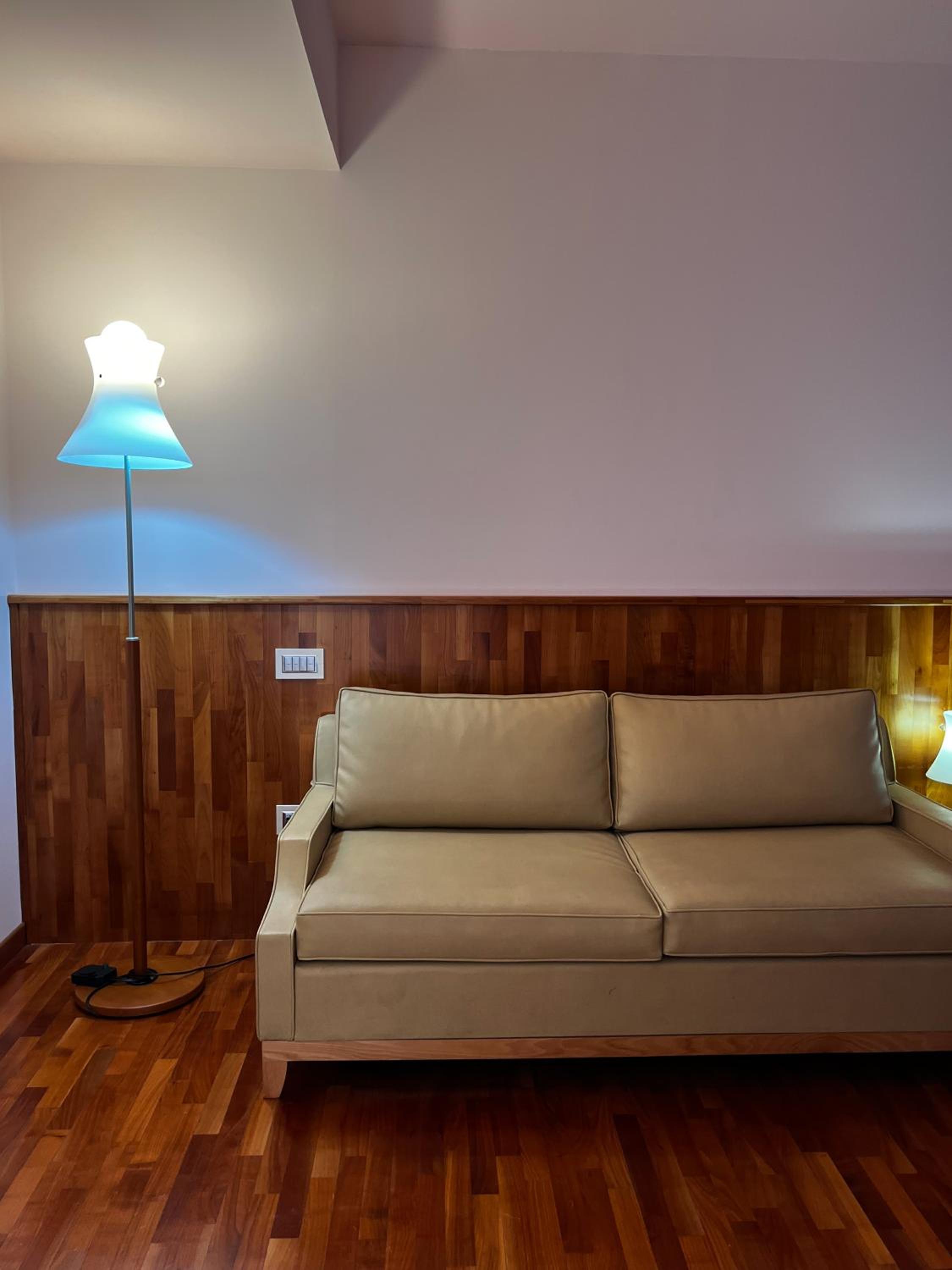 Suite - Photo 26